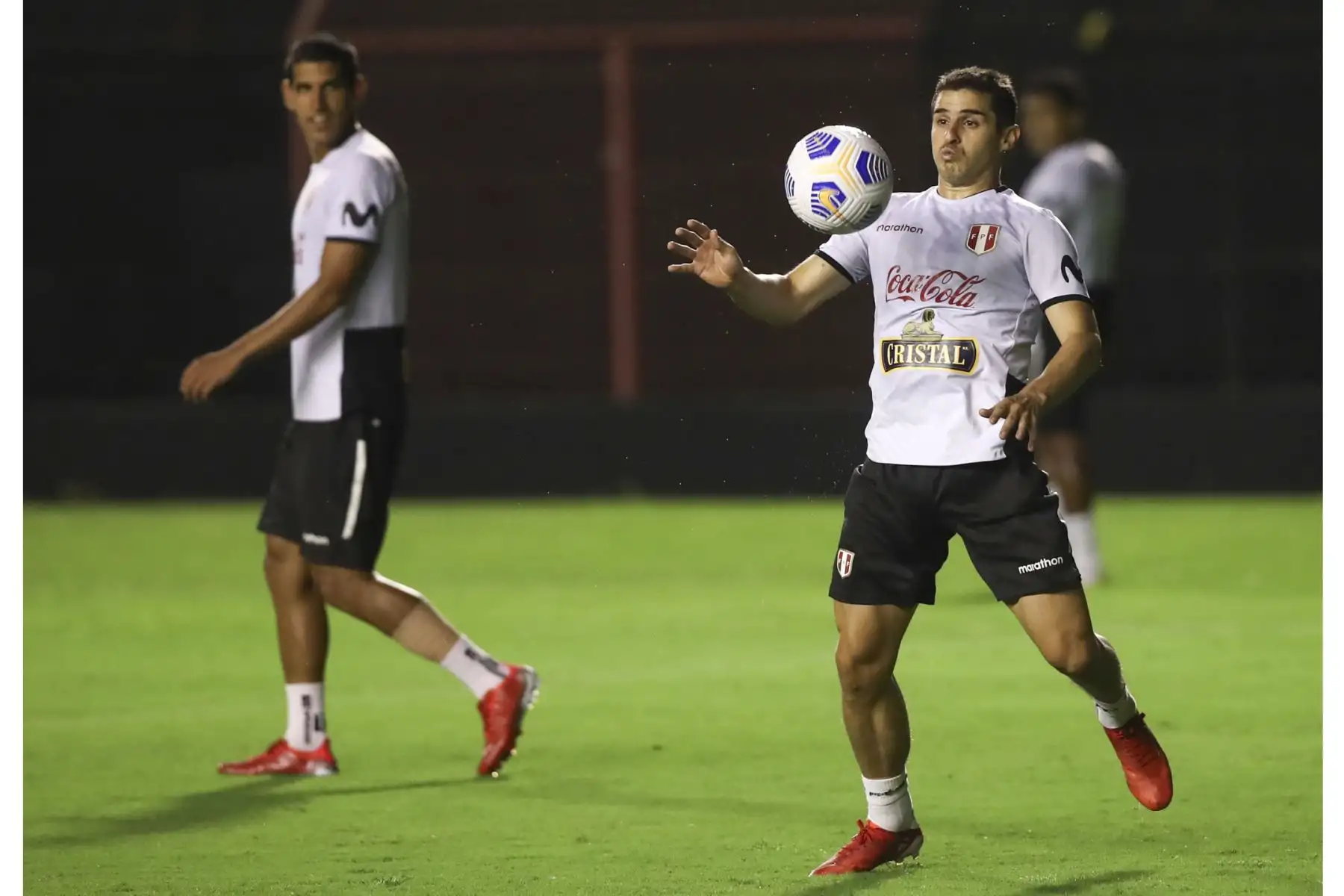 Aldo Corzo de la Selección peruana realiza sus entrenamientos en Recife previo a su encuentro contra Brasil por las Eliminatorias Catar 2022. Foto: FPF