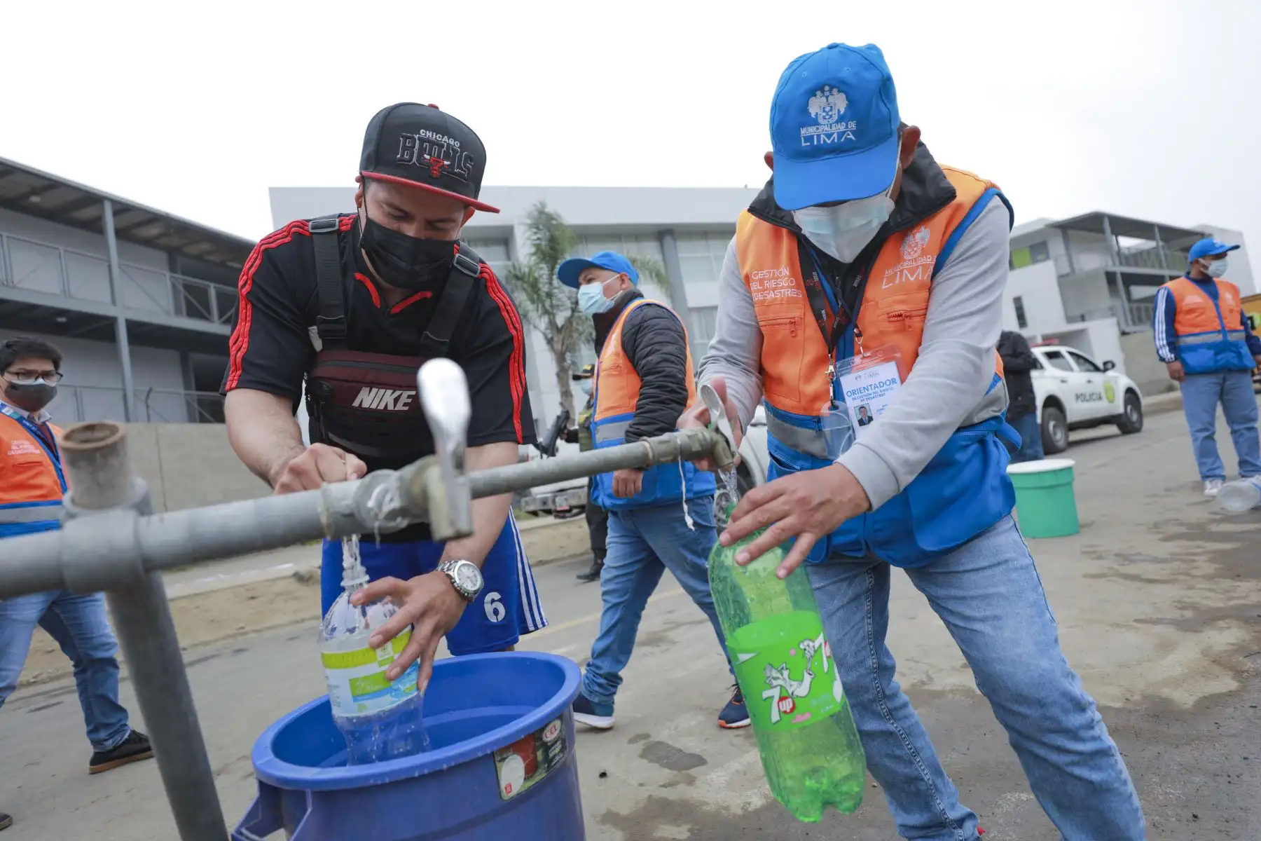 La Municipalidad de Lima apoyó con 20 mil galones de agua potable en cisternas a vecinos de SJL que no cuentan con el suministro por obras de Sedapal. Foto: MML