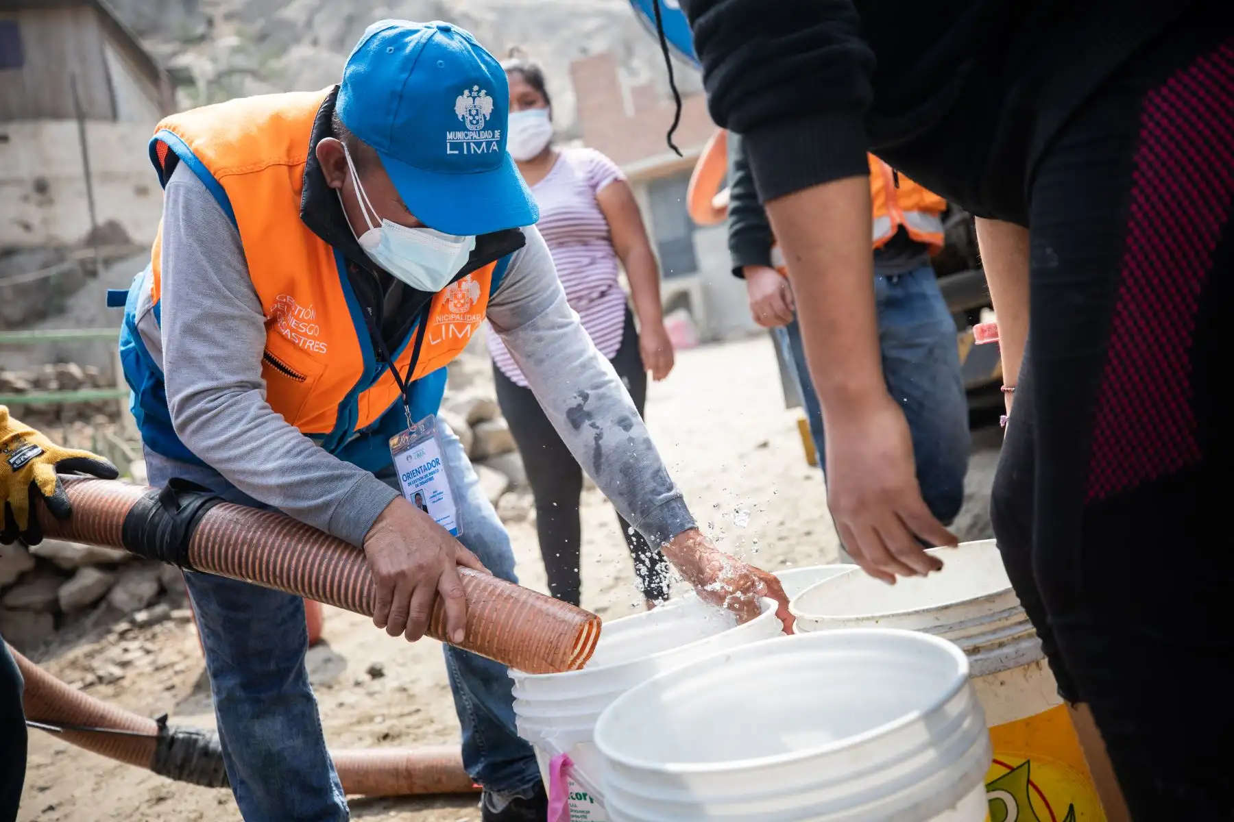 La Municipalidad de Lima apoyó con 20 mil galones de agua potable en cisternas a vecinos de SJL que no cuentan con el suministro por obras de Sedapal. Foto: MML