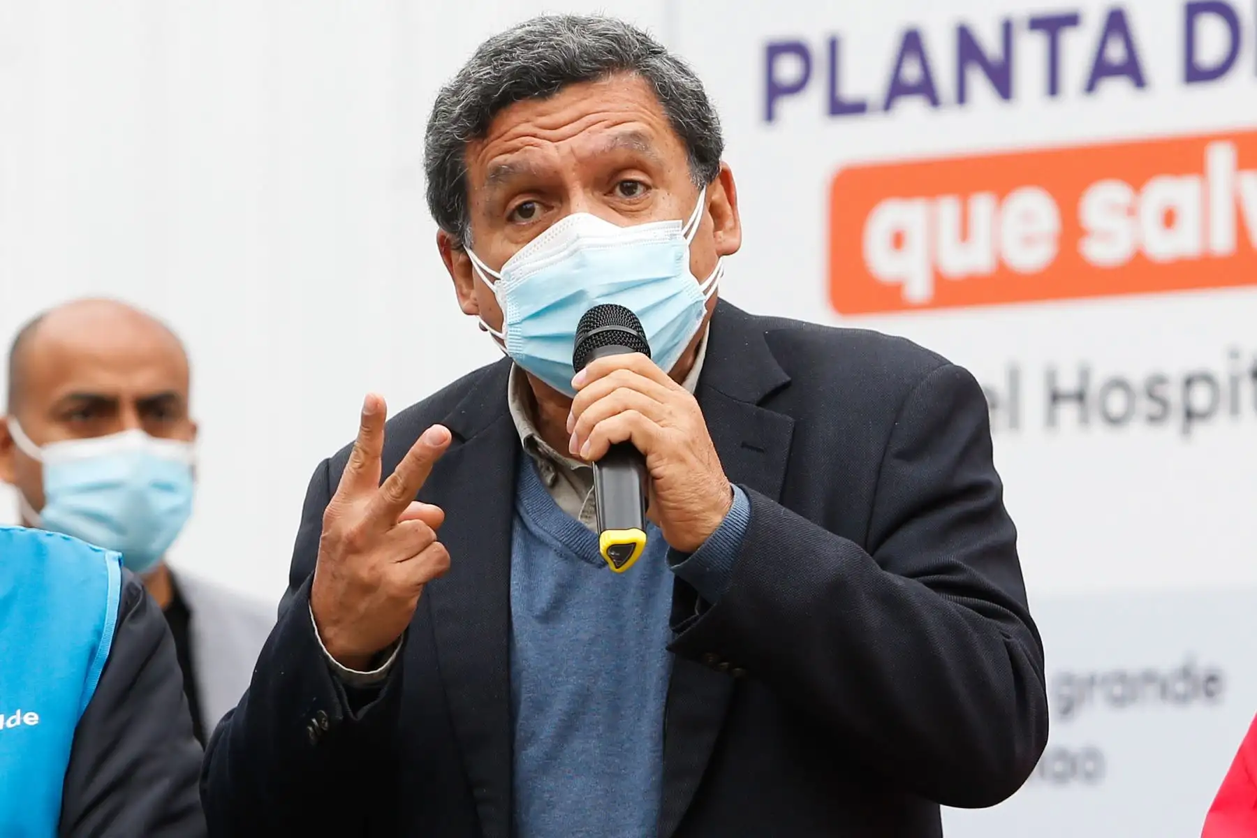 El ministro de Salud, Hernando Cevallos, durante la inauguración de la planta de oxígeno medicinal en el Hospital de San José del Callao.
Foto:Midis
