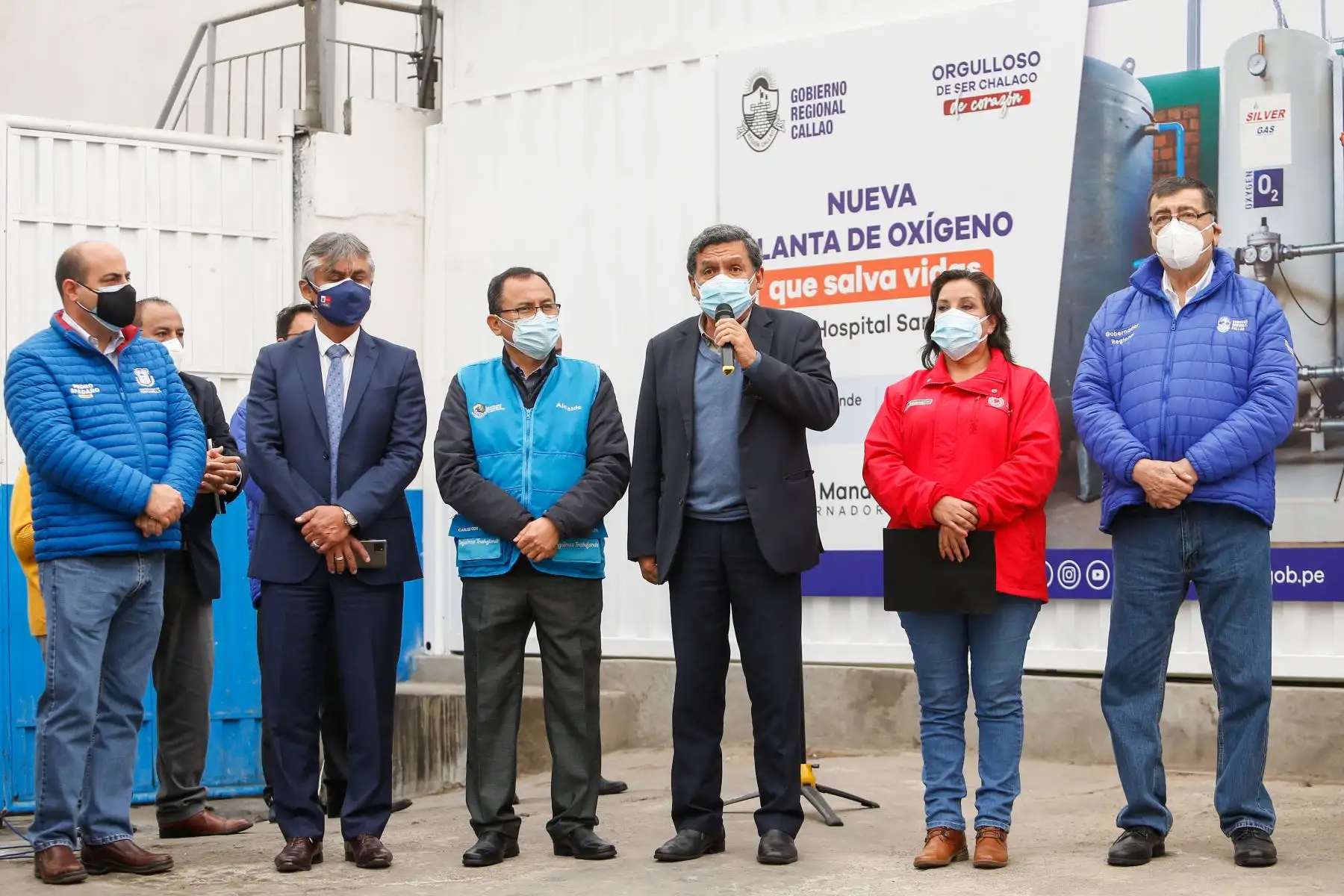 La ministra de Desarrollo e Inclusión Social, Dina Boluarte, junto al ministro de salud Hernando Cevallos y el gobernador regional del Callao, Dante Mandriotti, participan en la inauguración de la planta de oxígeno medicinal en el Hospital de San José del Callao. Foto: ANDINA/MINSA