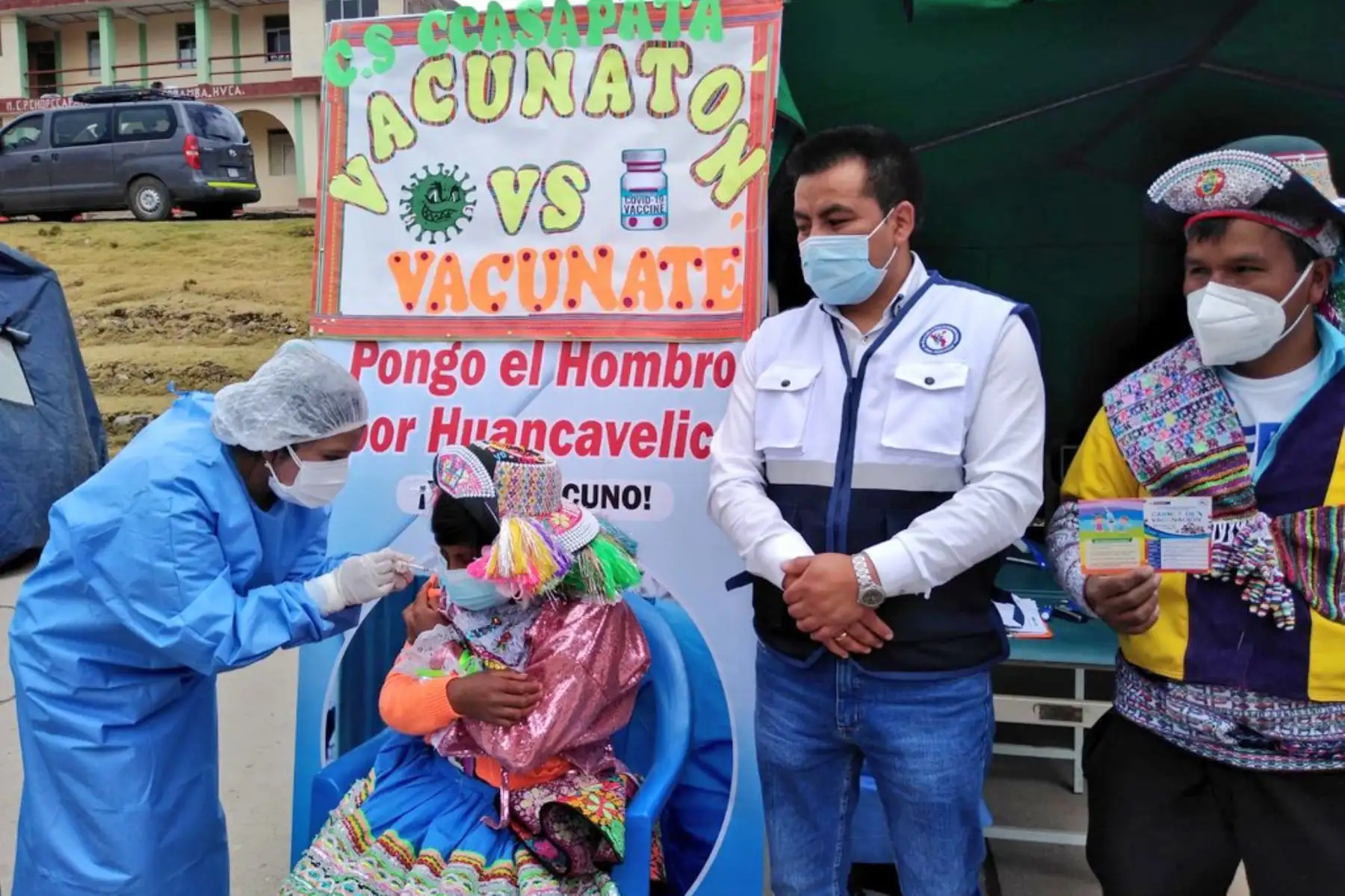 En Huancavelica, se inició la jornada de vacunación contra la COVID-19 para personas de 18 años a más en la comunidad campesina de Chopccapampa en Paucará. Foto: ANDINA/MINSA