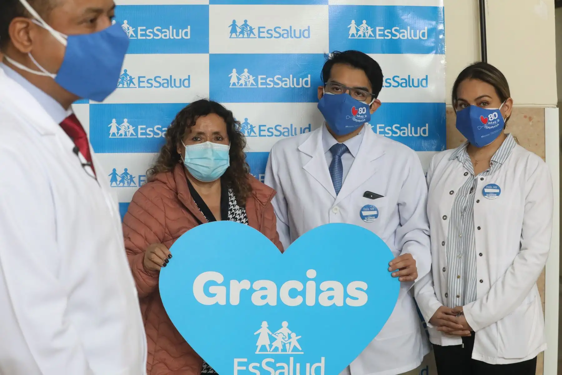 Especialistas del Hospital Almenara realizaron primer trasplante de membrana amniótica del ojo. La Innovadora cirugía logró que se regeneren los tejidos y la paciente Julia Lila Añorga Valverde, de 61 años, recupere la visión. Foto: ANDINA/Andrés Valle