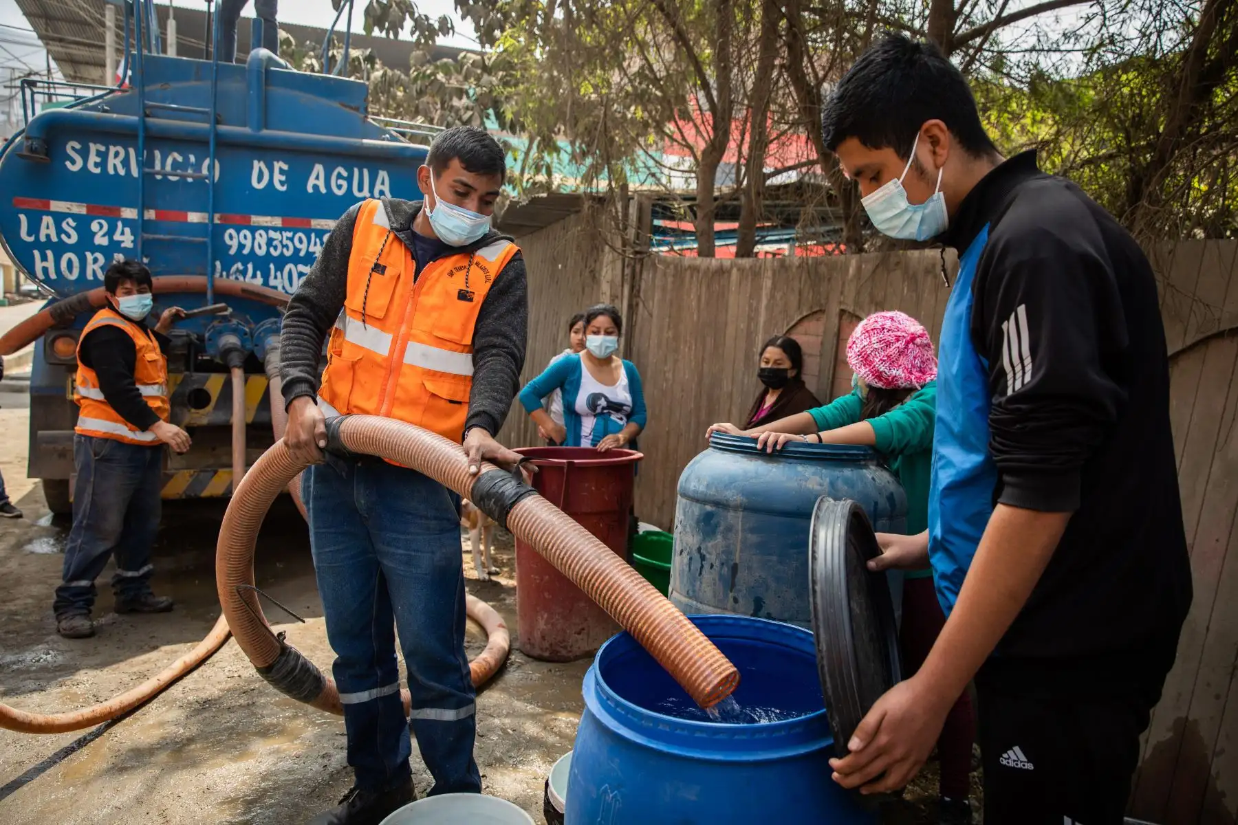 Municipalidad Metropolitana de Lima  apoya con abastecimiento de agua en el distrito de San Juan de Lurigancho.
Foto: MML