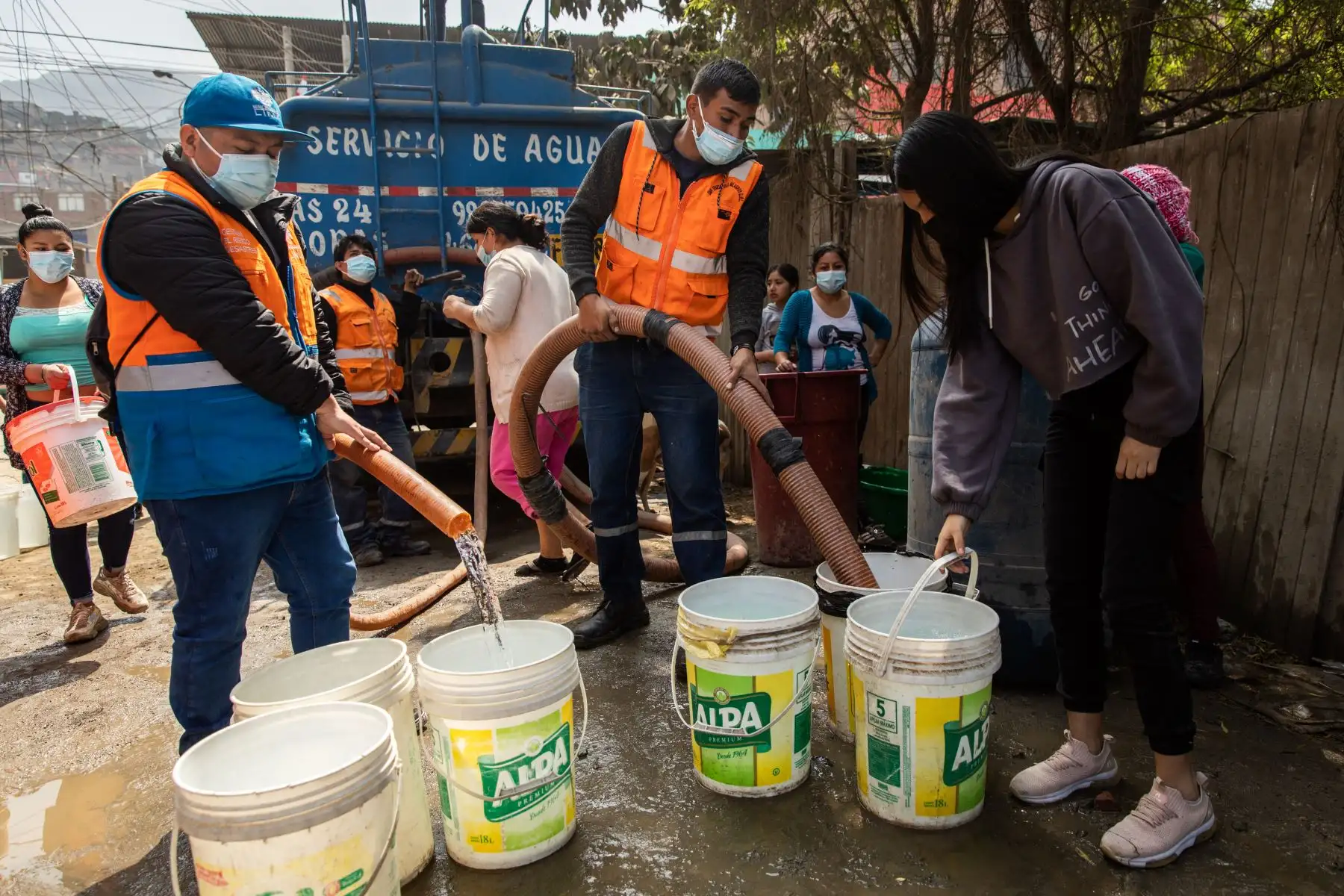 Municipalidad Metropolitana de Lima  apoya con abastecimiento de agua en el distrito de San Juan de Lurigancho.
Foto: MML