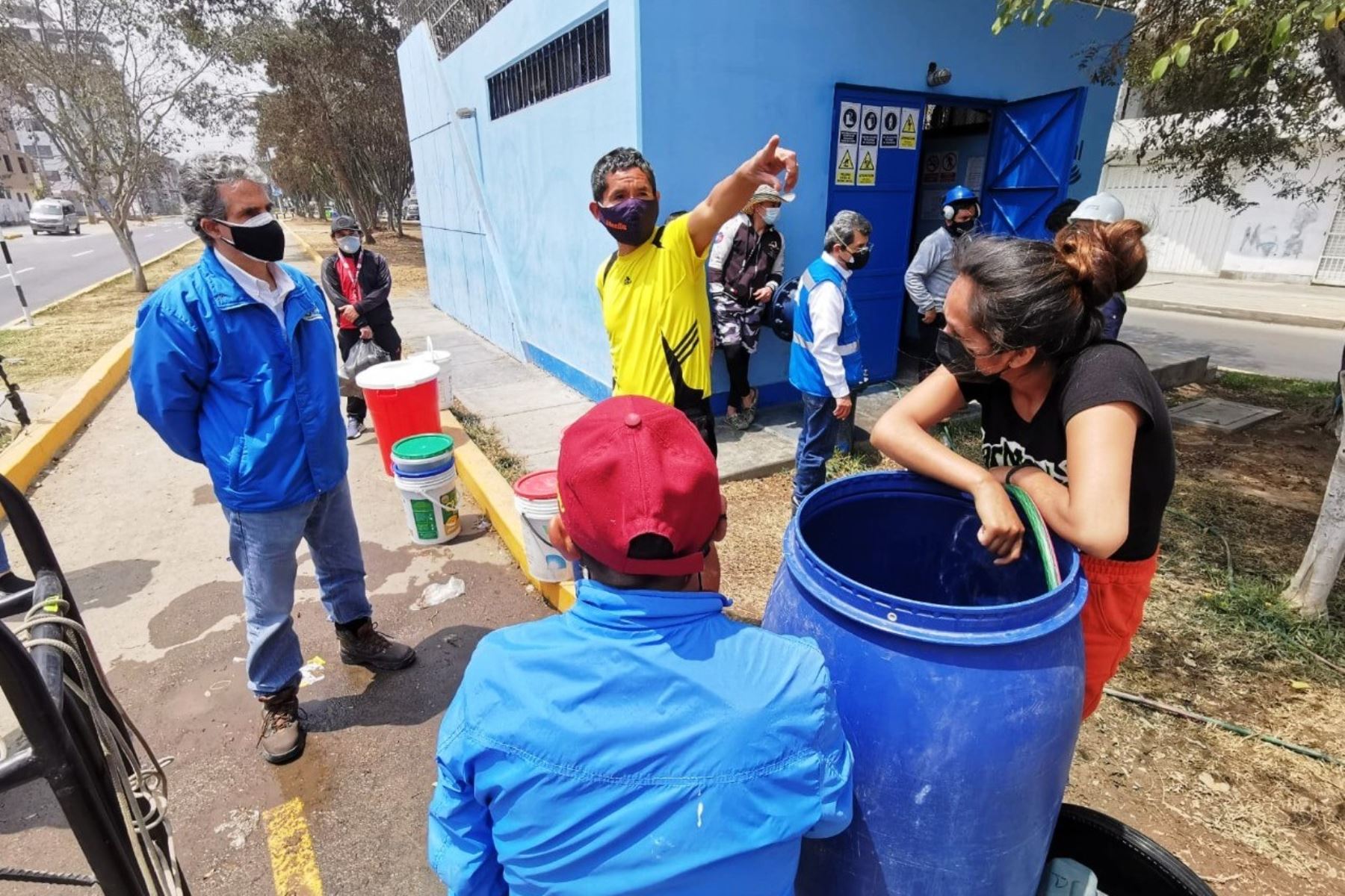 Presidente de Sunass, Iván Lucich, supervisa zona afectada por desabastecimiento de agua potable en San Juan de Lurigancho. Foto: ANDINA/difusión.