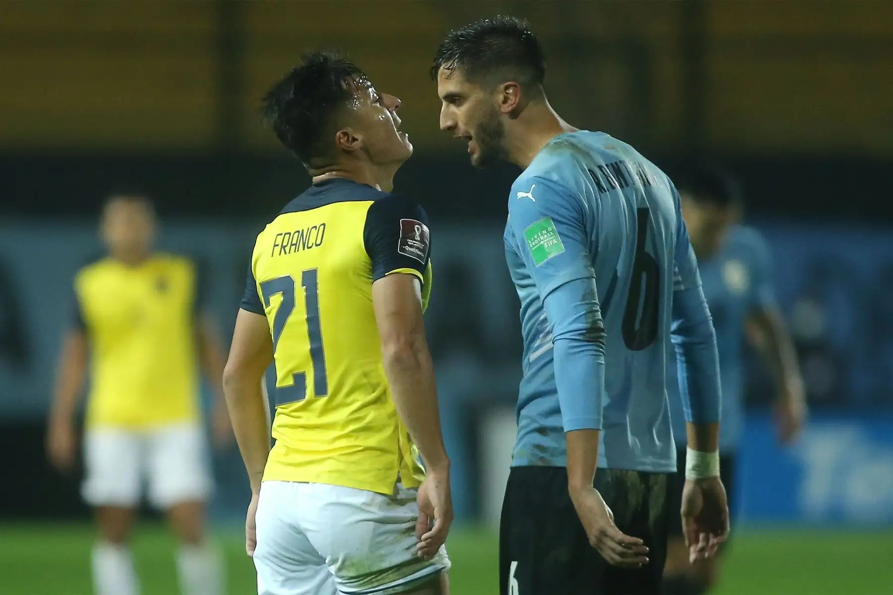 El uruguayo Rodrigo Bentancur discute con el ecuatoriano Alan Franco durante las eliminatorias sudamericanas al Mundial de Qatar 2022 entre Uruguay y Ecuador, en el Estadio Campeón del Siglo de Montevideo, Uruguay.
Foto: EFE