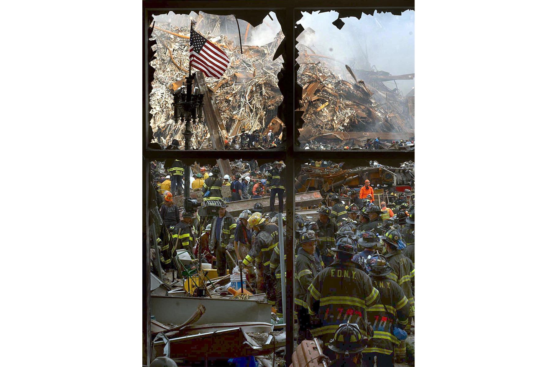Esta foto publicada por la Marina de los EE. UU. El 18 de septiembre de 2001 muestra los marcos de las ventanas rotos por la devastación que alguna vez fue el World Trade Center en la ciudad de Nueva York el 14 de septiembre de 2001. 
Foto: AFP