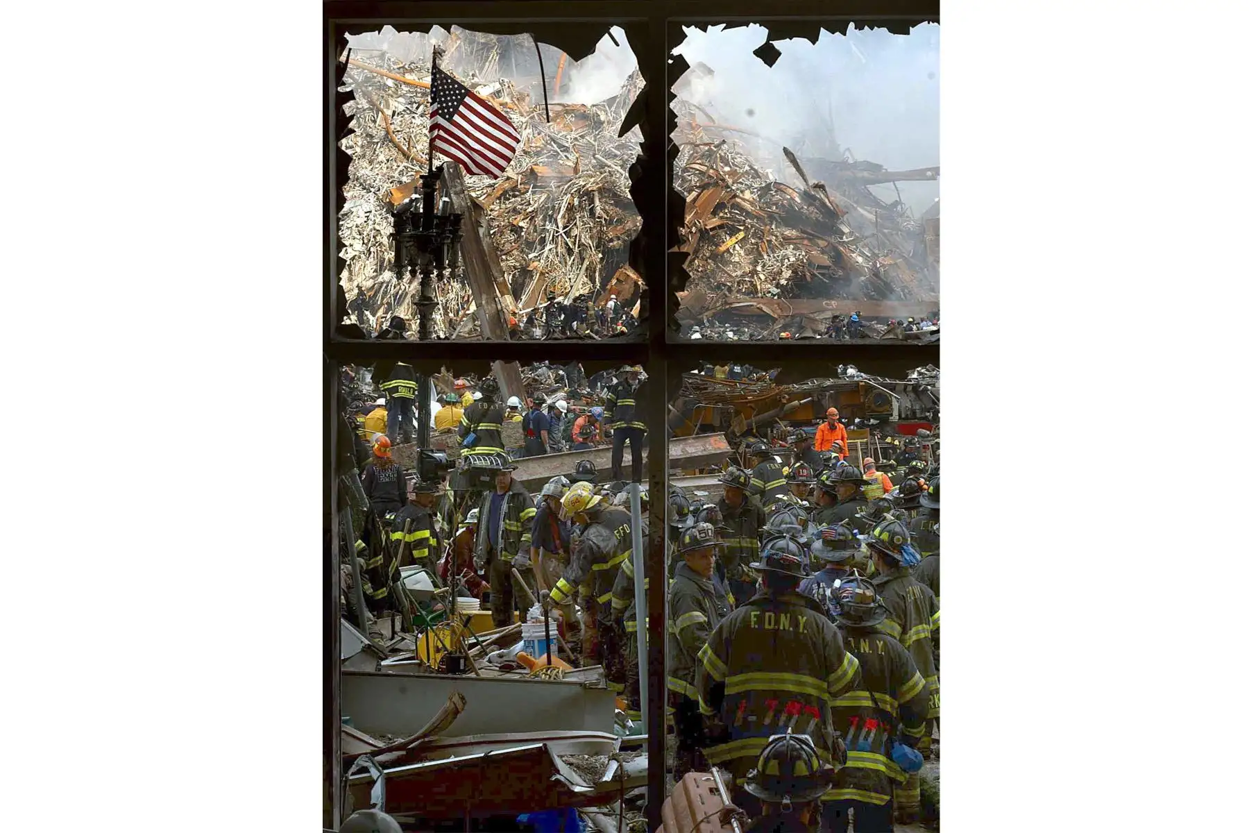 Esta foto publicada por la Marina de los EE. UU. El 18 de septiembre de 2001 muestra los marcos de las ventanas rotos por la devastación que alguna vez fue el World Trade Center en la ciudad de Nueva York el 14 de septiembre de 2001. 
Foto: AFP Esta foto publicada por la Marina de los EE. UU. El 18 de septiembre de 2001 muestra los marcos de las ventanas rotos por la devastación que alguna vez fue el World Trade Center en la ciudad de Nueva York el 14 de septiembre de 2001. 
Foto: AFP