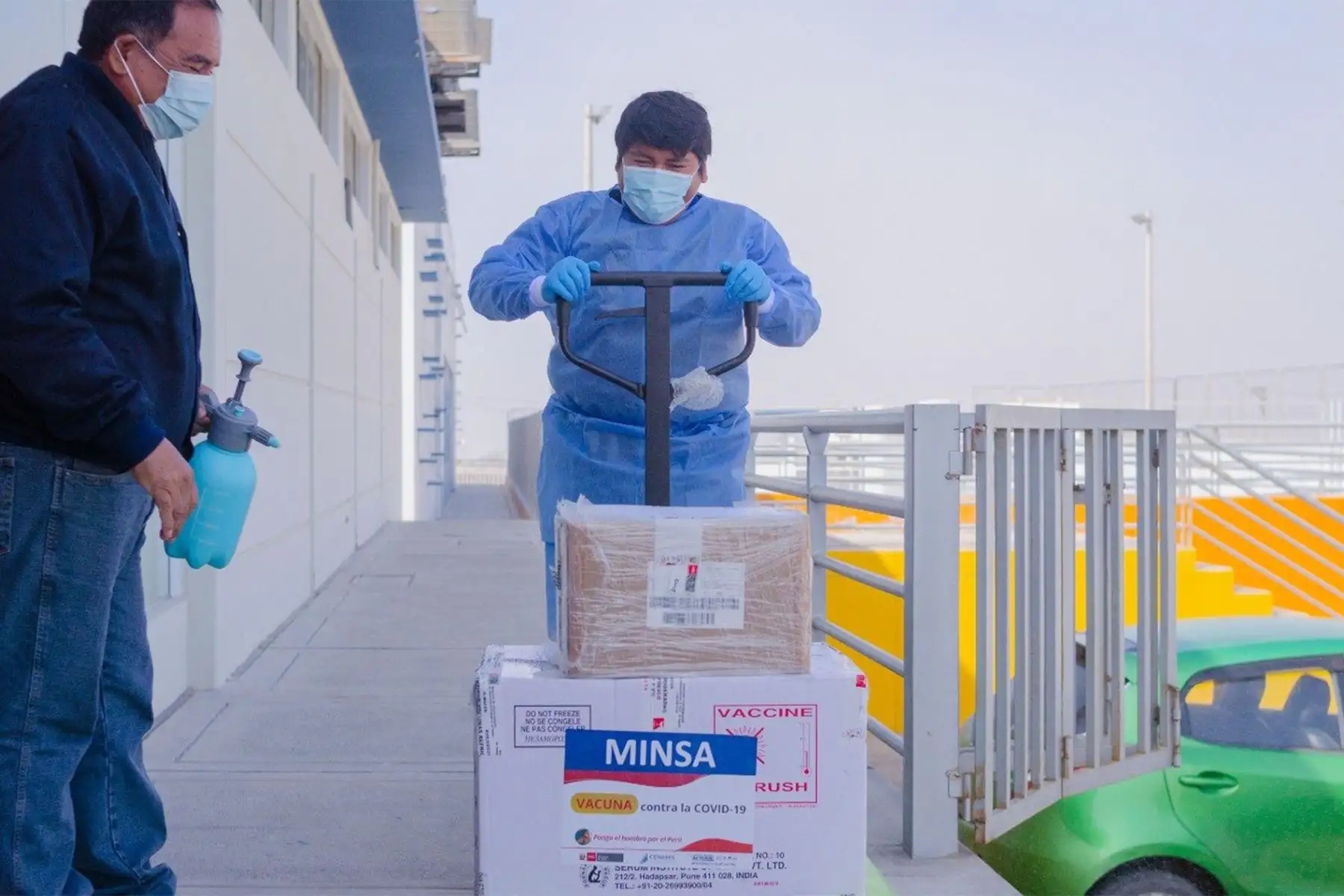 Autoridades sanitarias de Tacna recibieron 9360 dosis de vacunas contra la covid -19 enviadas por el Minsa, las que les permitirán cerrar brechas y seguir protegiendo a la población de la región.
Foto: Minsa