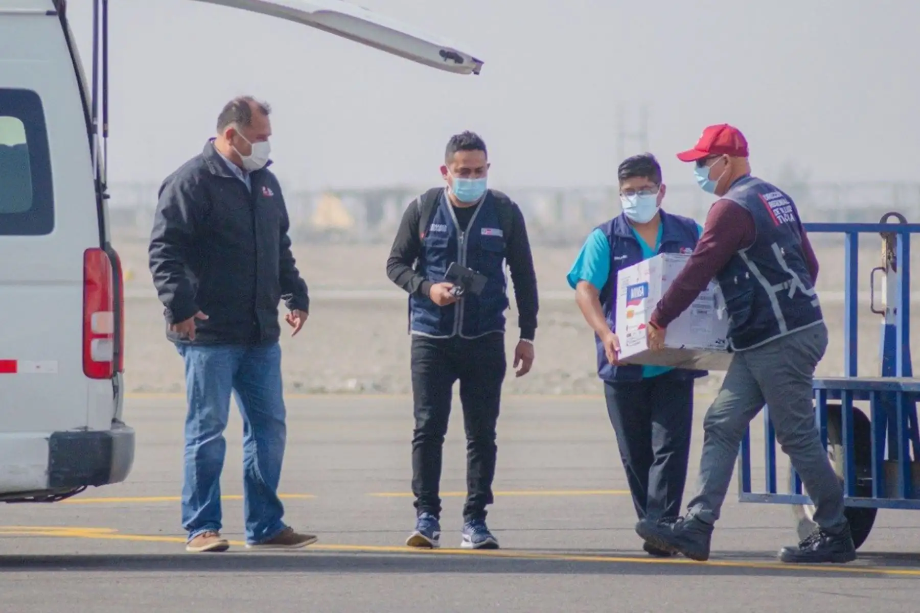 Autoridades sanitarias de Tacna recibieron 9360 dosis de vacunas contra la covid -19 enviadas por el Minsa, las que les permitirán cerrar brechas y seguir protegiendo a la población de la región.
Foto: Minsa