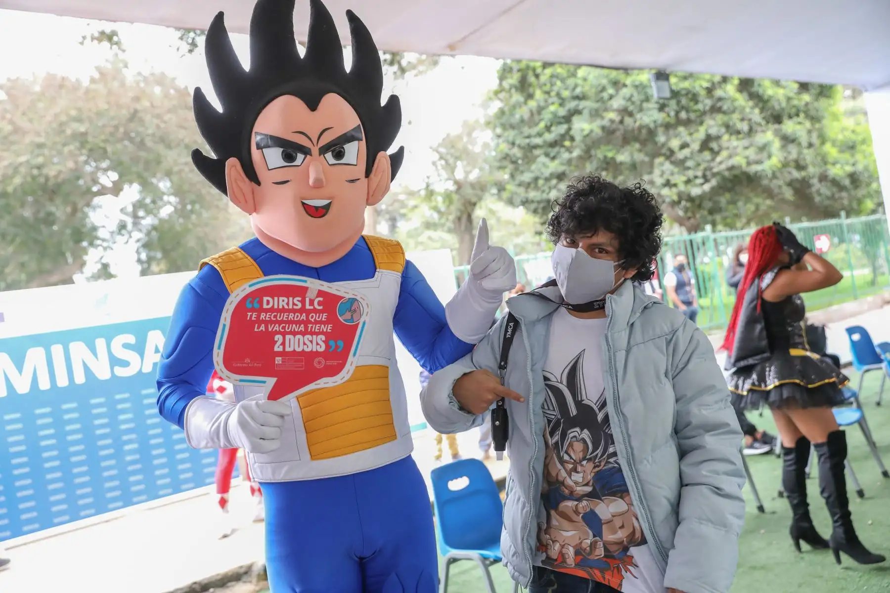 El Ministerio de Salud lanzó el Concurso de Disfraces y Pijamas en todos los puntos de vacunación de Lima Metropolitana y el Callao este fin de semana con motivo de hacer un llamado a los jóvenes a que vayan a inmunizarse contra la enfermedad. Foto: ANDINA/Andrés Valle