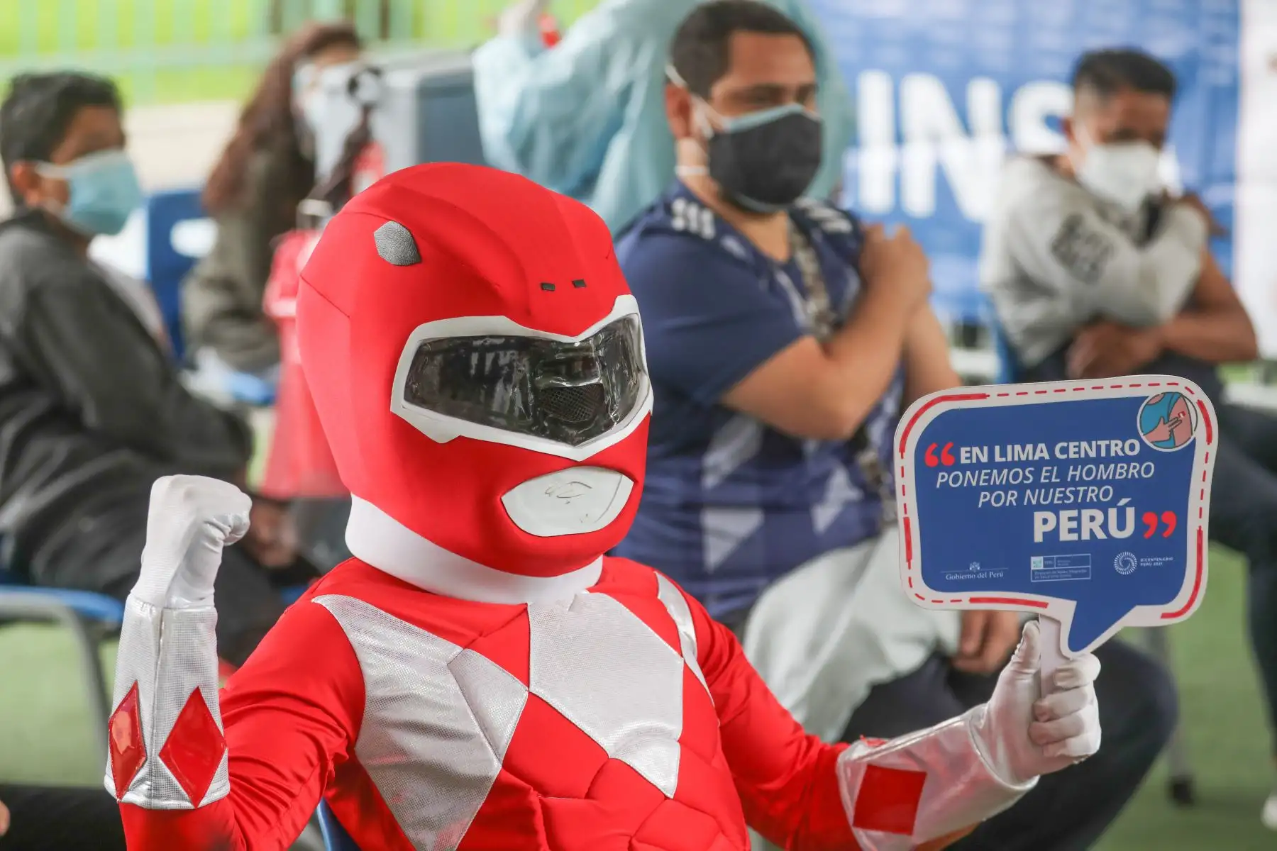 El Ministerio de Salud lanzó el Concurso de Disfraces y Pijamas en todos los puntos de vacunación de Lima Metropolitana y el Callao este fin de semana con motivo de hacer un llamado a los jóvenes a que vayan a inmunizarse contra la enfermedad. Foto: ANDINA/Andrés Valle