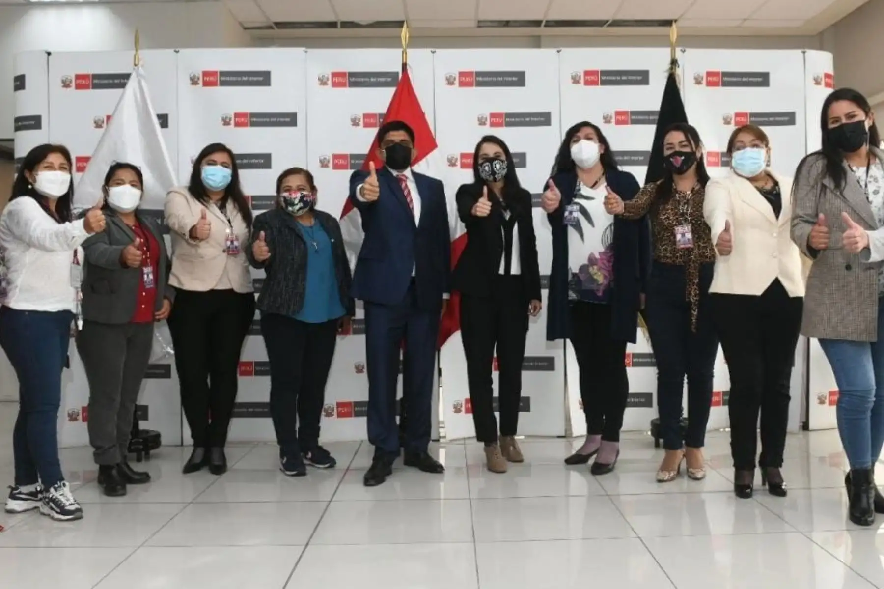 El ministro del Interior, Juan Carrasco, dialogó con alcaldesas de diversos distritos del país. Foto: MININTER/Difusión