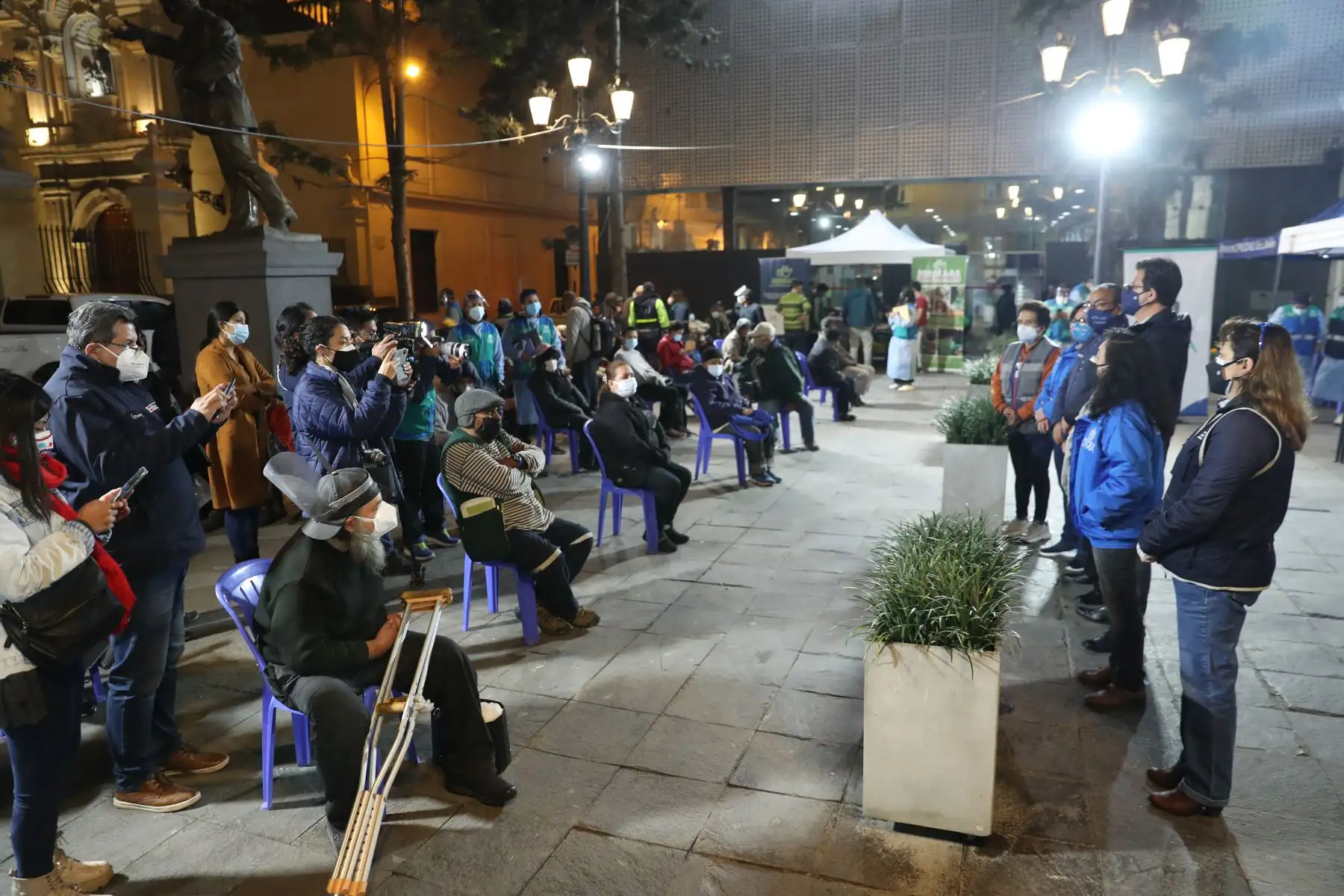La Municipalidad de Lima realizó la primera campaña de vacunación contra la covid-19 dirigida a personas mayores de 30 años que se encuentran en situación de mendicidad y que pernoctan en la vía pública. Foto: ANDINA/Carla Patiño