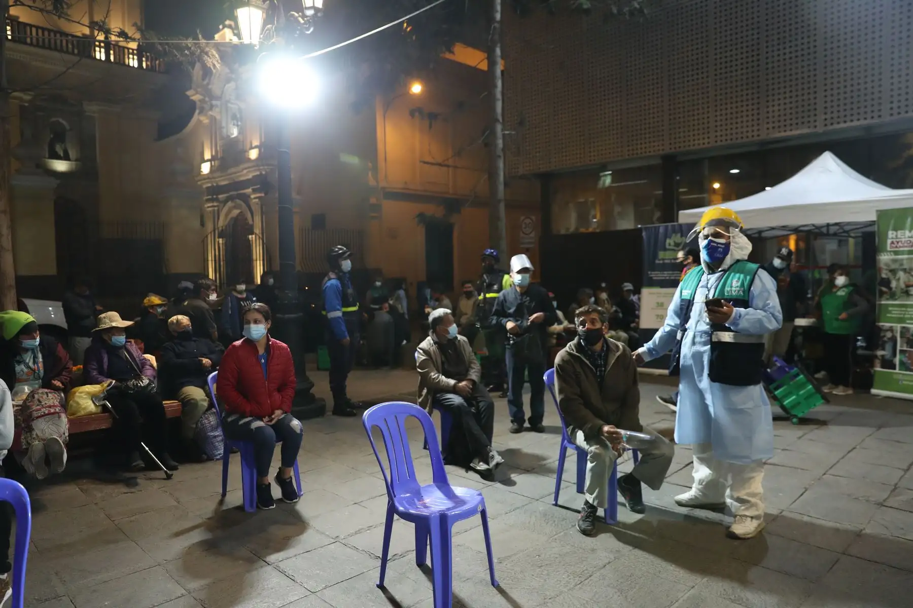 La Municipalidad de Lima realizó la primera campaña de vacunación contra la covid-19 dirigida a personas mayores de 30 años que se encuentran en situación de mendicidad y que pernoctan en la vía pública. Foto: ANDINA/Carla Patiño