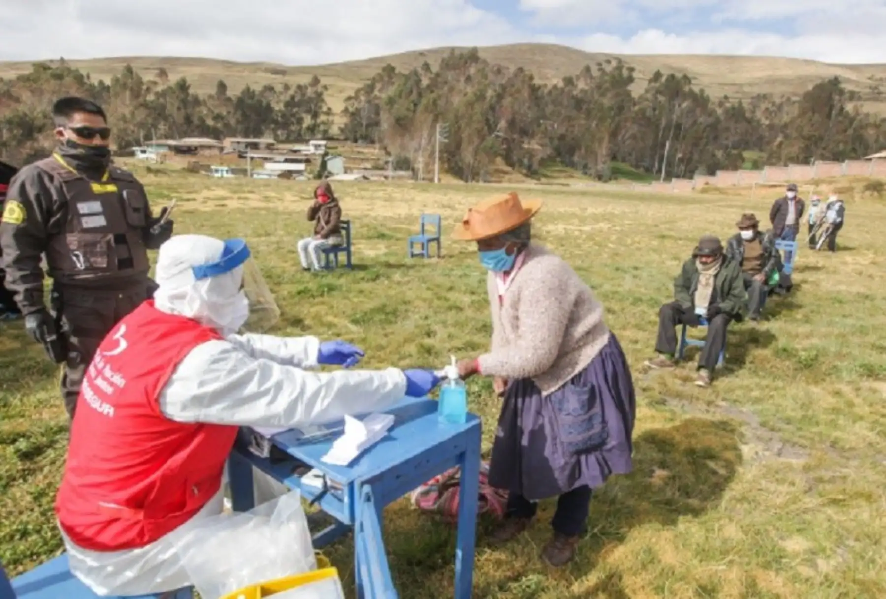 Con una inversión de más de 5,000 millones de soles para la entrega del apoyo económico Yanapay Perú, el Estado iniciará el pago, este lunes 13 de setiembre, a casi 1.3 millones de personas vulnerables, pertenecientes a los hogares que son usuarios del programa social Juntos y a los que tienen integrantes usuarios de los programas Pensión 65 y Contigo.