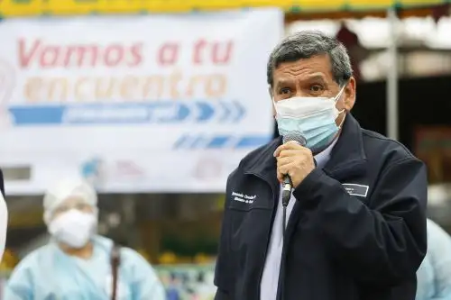 El ministro de Salud, Hernando Cevallos, demandó a las regiones respetar la programación por edades de la vacuna contra el covid-19 para un avance ordenado. Foto: ANDINA/Difusión.