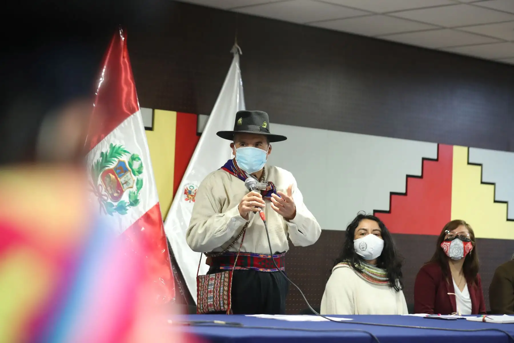 El ministro de Cultura, Ciro Gálvez, inaugura el Primer Encuentro de Gestores Interculturales, donde se dieron a conocer las experiencias de trabajo de sensibilización que desarrollaron las 22 regiones del país durante el proceso de vacunación nacional contra la Covid-19.
Foto: ANDINA/Carla Patiño