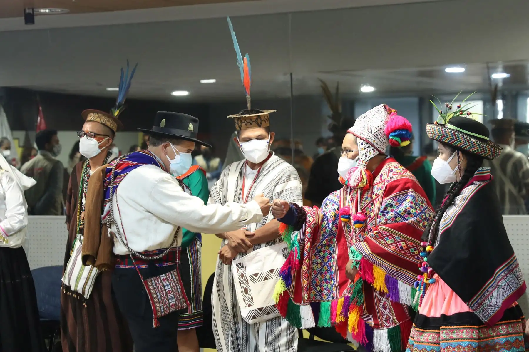 El ministro de Cultura, Ciro Gálvez, inaugura el Primer Encuentro de Gestores Interculturales, donde se dieron a conocer las experiencias de trabajo de sensibilización que desarrollaron las 22 regiones del país durante el proceso de vacunación nacional contra la Covid-19.
Foto: ANDINA/Carla Patiño