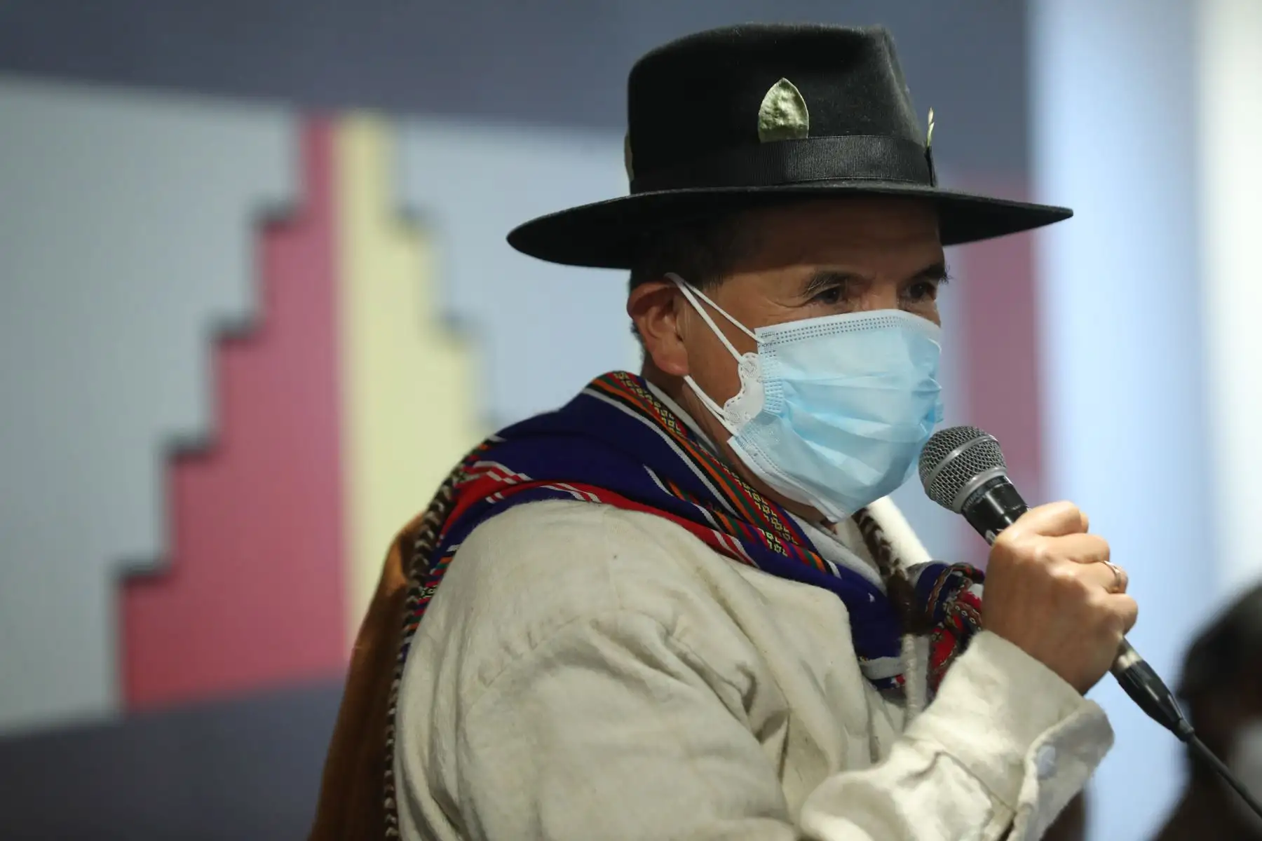 El ministro de Cultura, Ciro Gálvez, inaugura el Primer Encuentro de Gestores Interculturales, donde se dieron a conocer las experiencias de trabajo de sensibilización que desarrollaron las 22 regiones del país durante el proceso de vacunación nacional contra la Covid-19.
Foto: ANDINA/Carla Patiño