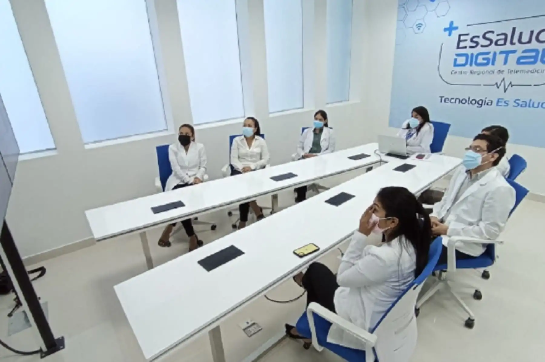 A un mes y medio de su inauguración, el Centro Regional de Telemedicina, ubicado en el Hospital III José Cayetano Heredia, de EsSalud Piura, ha atendido un total de 9,564 consultas de medicina general y otras especialidades, acercando los servicios a las poblaciones más vulnerables con dificultades de acceso geográfico.