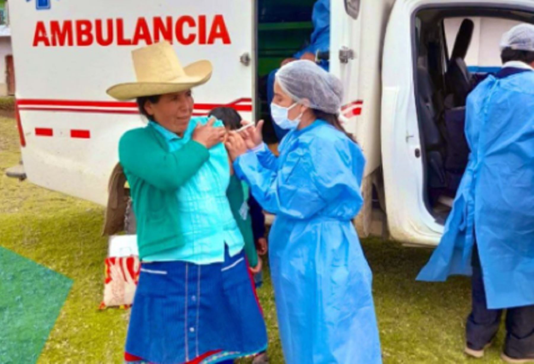 La región Cajamarca continúa avanzando en el proceso de vacunación contra la covid-19 y el viernes último logró alcanzar una nueva marca: poco más de la mitad de su población objetivo ya está protegida con las dos dosis de la vacuna, lo que permite estar mejor preparados ante una eventual tercera ola pandémica. ANDINA/Difusión
