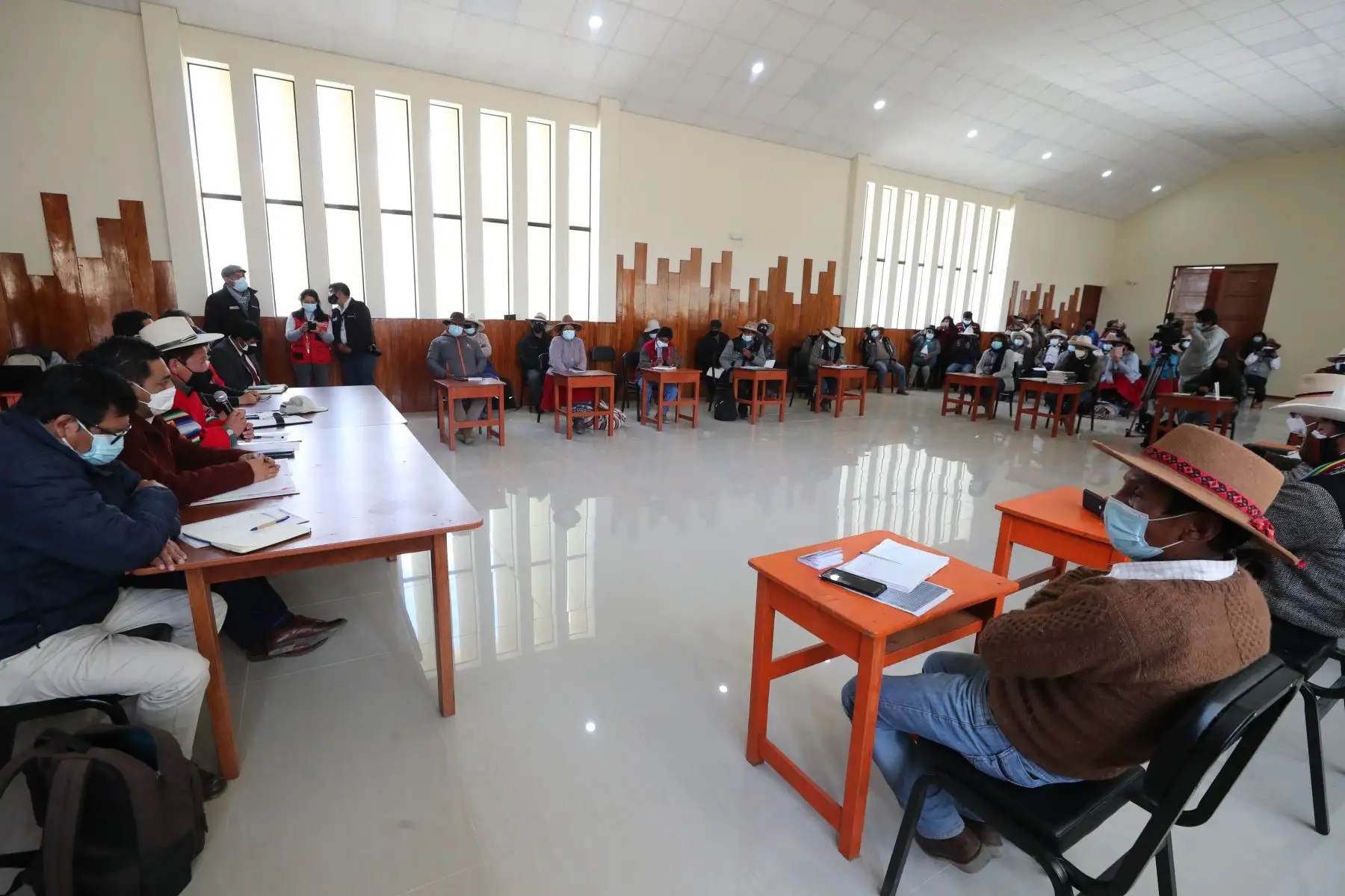 Titular de la PCM, Guido Bellido, junto a ministros de Energía y Minas, Ambiente y autoridades del Ejecutivo, participaron de una reunión con 11 comunidades de Espinar (Cusco) para atender sus demandas respecto al proyecto minero "Antapaccay Expansión Tintaya - Integración Coroccohuayco". Foto: PCM