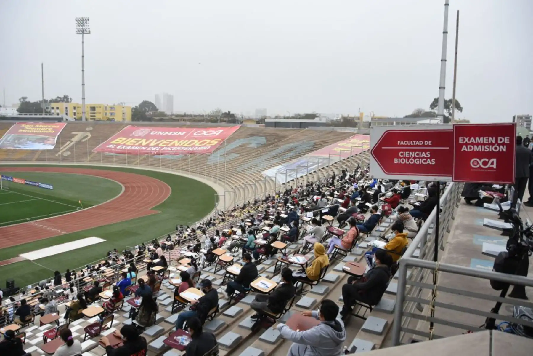 El Estadio de la UNMSM y varios ambientes abiertos de la Ciudad Universitaria, fueron el escenario de una nueva fecha del Examen de Admisión 2021 Modalidad Presencial, donde 8530 postulantes del área de Ciencias de la Salud buscan alcanzar una vacante a la Decana de América. Foto: Prensa UNMSM