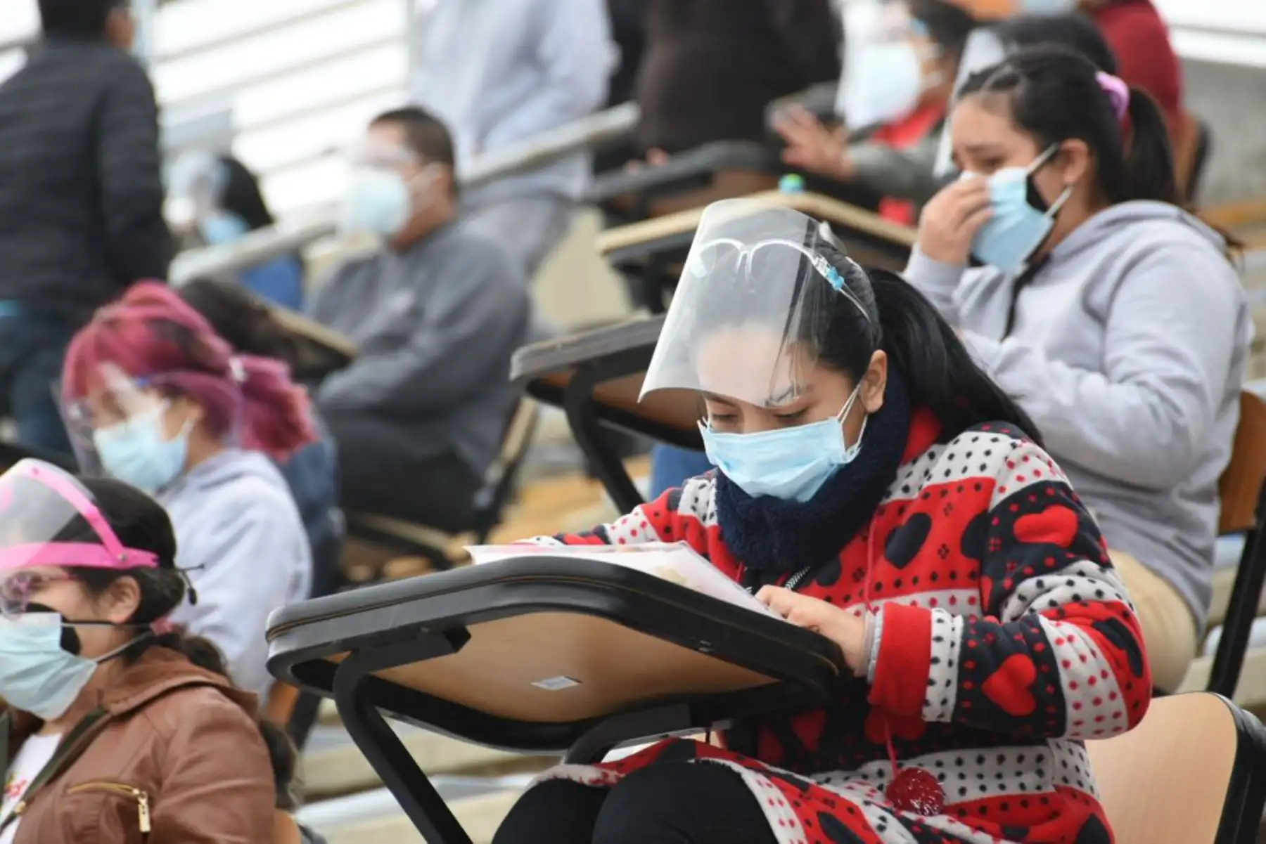 El Estadio de la UNMSM y varios ambientes abiertos de la Ciudad Universitaria, fueron el escenario de una nueva fecha del Examen de Admisión 2021 Modalidad Presencial, donde 8530 postulantes del área de Ciencias de la Salud buscan alcanzar una vacante a la Decana de América. Foto: Prensa UNMSM