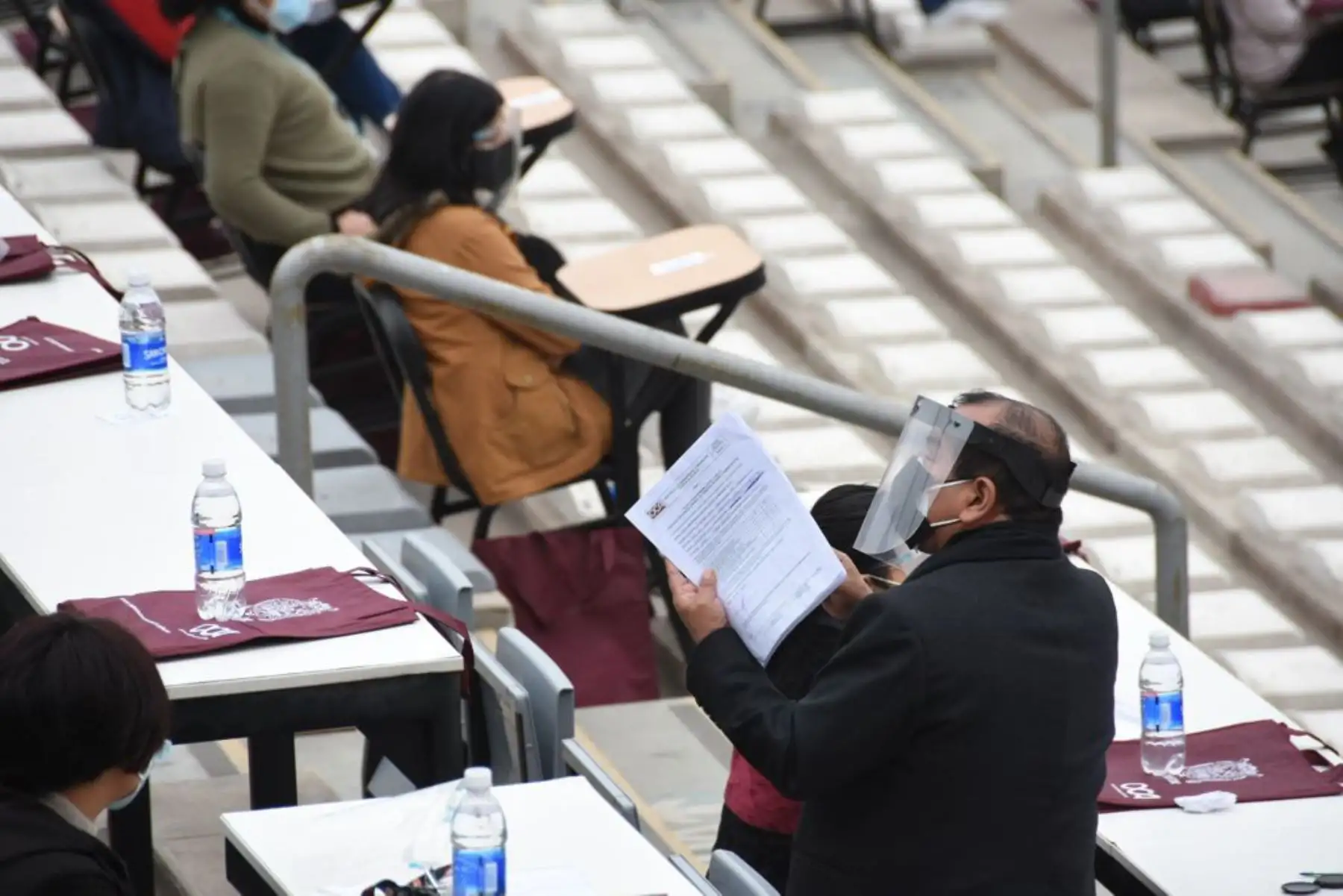 El Estadio de la UNMSM y varios ambientes abiertos de la Ciudad Universitaria, fueron el escenario de una nueva fecha del Examen de Admisión 2021 Modalidad Presencial, donde 8530 postulantes del área de Ciencias de la Salud buscan alcanzar una vacante a la Decana de América. Foto: Prensa UNMSM