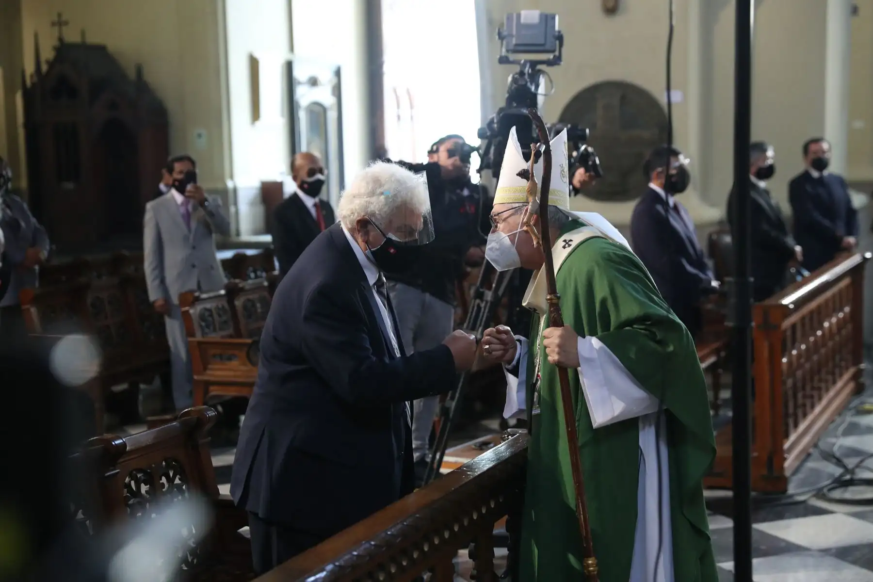 Los exmiembros del Grupo Especial de Inteligencia (GEIN), participaron en misa realizada en la Catedral de Lima, con motivo de cumplirse los 29 años de la captura del ahora fallecido Abimael Guzmán, cabecilla de la organización terrorista Sendero Luminoso. Foto: ANDINA/Carla Patiño