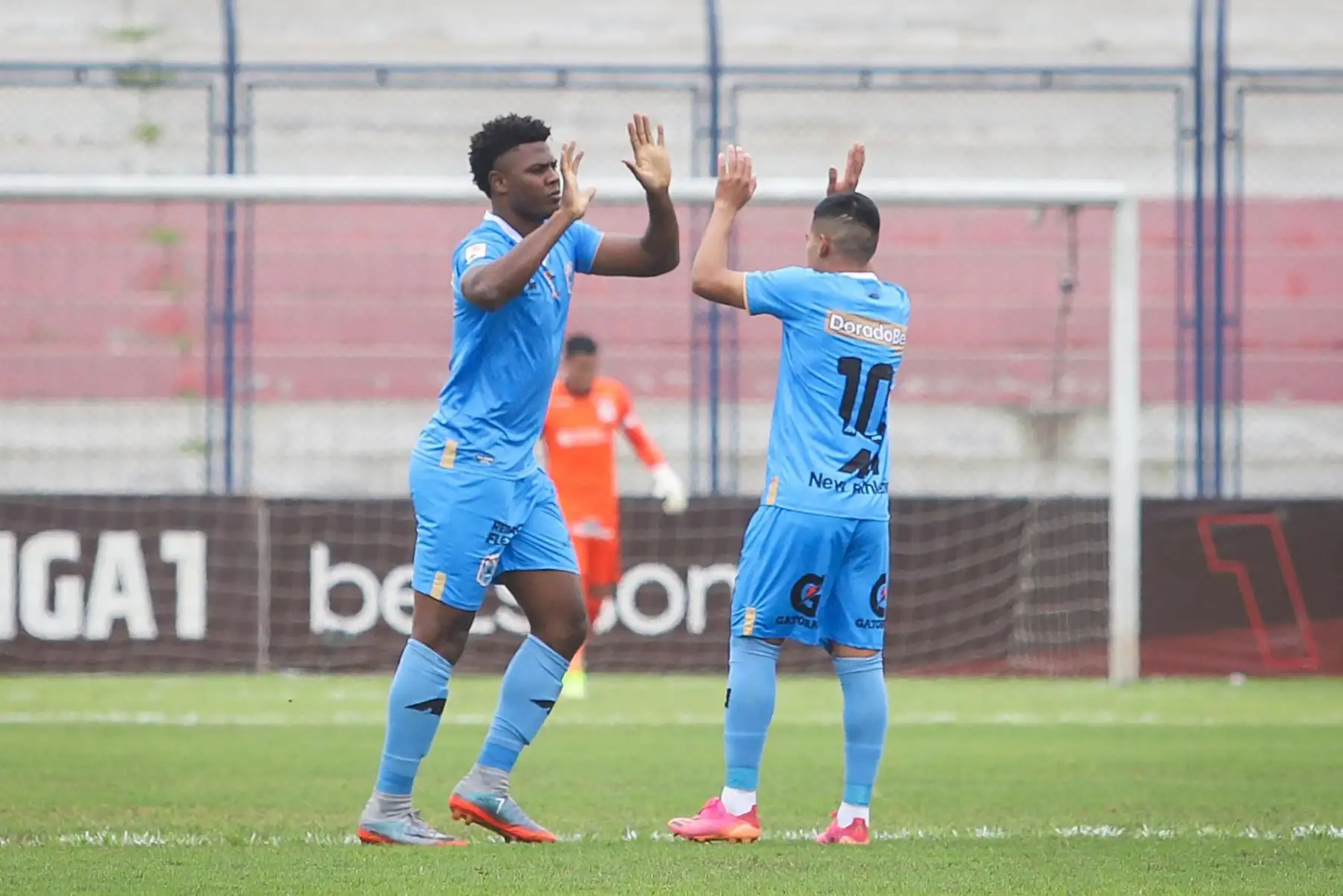 Con goles de Marlon de Jesus y Andy Polar, Binacional
gana 2-0 a Alianza Lima durante partido por la décima jornada de la Liga 1, en el estadio Iván Elías Moreno. Foto: Liga 1