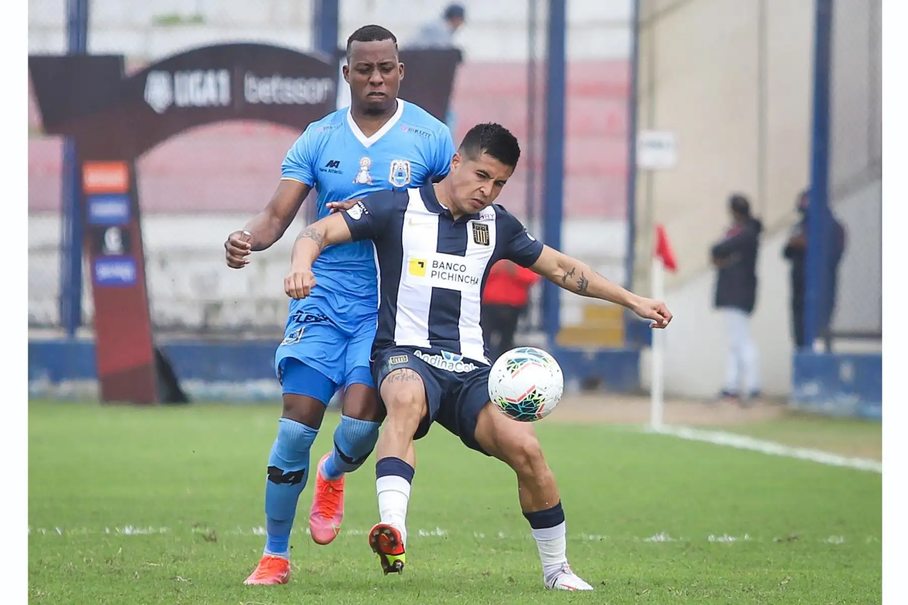 Alianza Lima choca ante Binacional por la décima jornada de la Liga 1, en el estadio Iván Elías Moreno. Foto: Liga 1