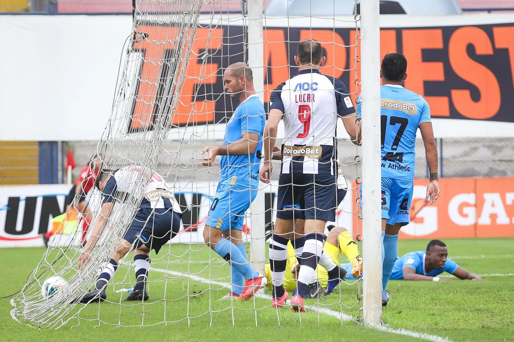 Alianza Lima choca ante Binacional por la décima jornada de la Liga 1, en el estadio Iván Elías Moreno. Foto: Liga 1