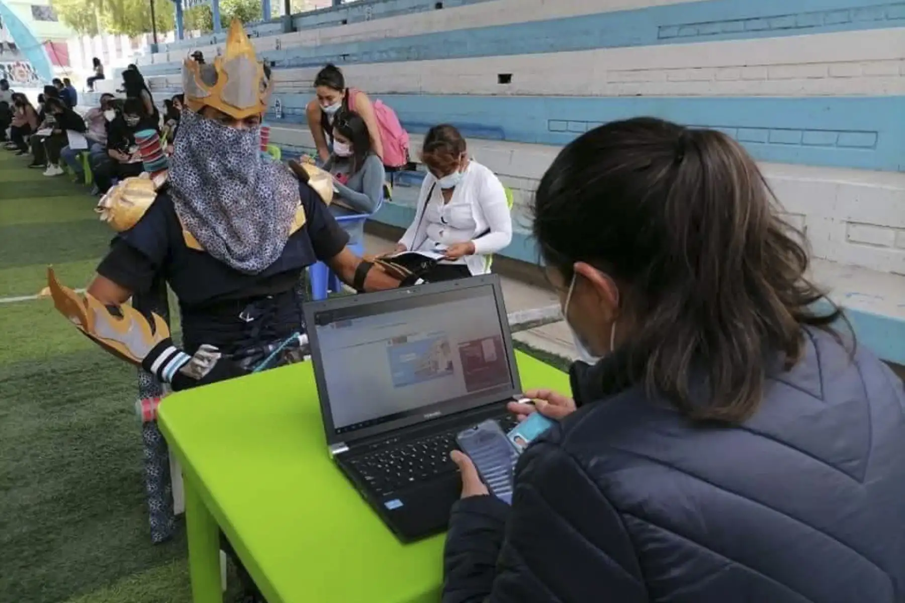 En Ayacucho el Minsa realiza el Vacuna Fest para incentivar a la población joven a vacunarse contra la covid-19. Foto: Minsa