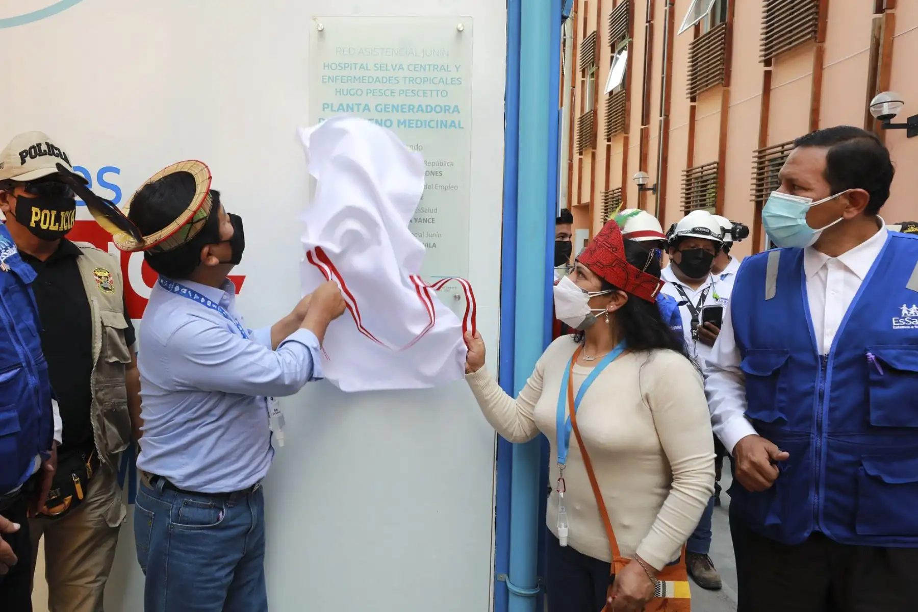 El moderno Hospital Selva Central y Enfermedades Tropicales de EsSalud en Junín cuenta ahora con dos plantas de oxígeno medicinal. La primera dama, Lilia Paredes y el presidente de EsSalud estuvieron presentes en la inauguración. Foto: EsSalud