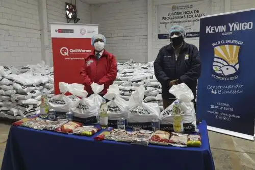 Previo a la entrega de alimentos, los supervisores de plantas y almacenes de Qali Warma realizaron el control de calidad de cada producto. ANDINA/ Midis