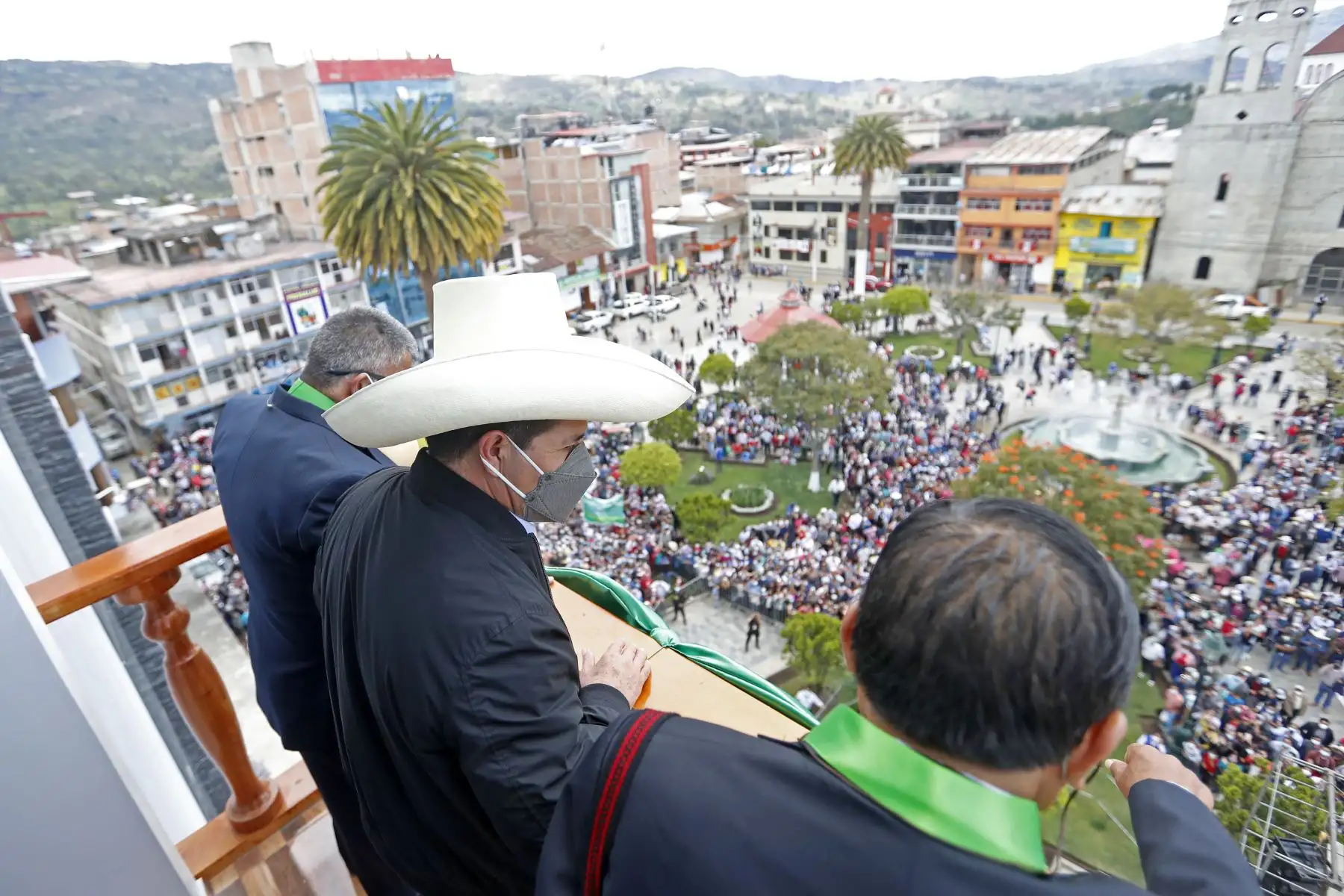 El presidente de la República, Pedro Castillo, participó de la inauguración de las nuevas instalaciones administrativas de la Universidad Nacional Autónoma de Chota, y sostuvo un encuentro con la población de chotana, además fue reconocido como Hijo Predilecto de Chota y Hombre del Bicentenario. Foto: ANDINA/Prensa Presidencia