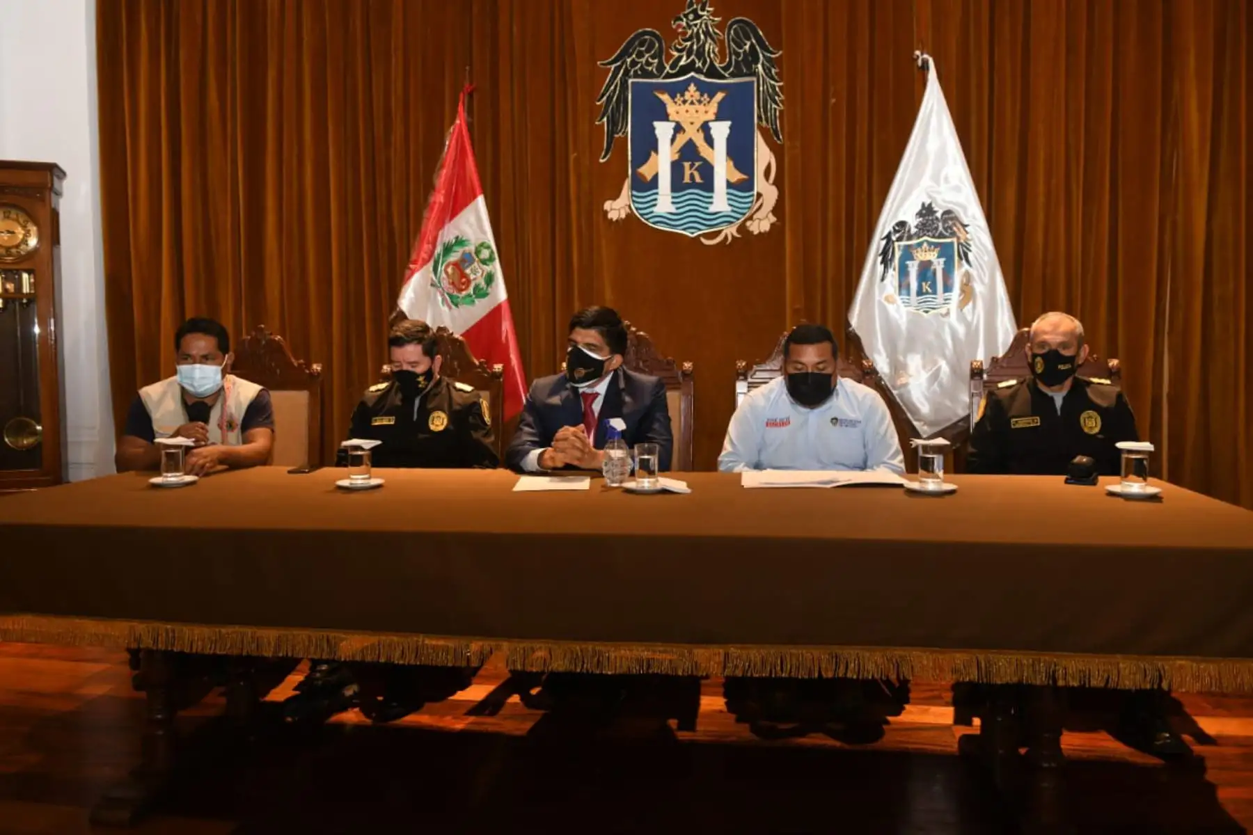 Ministro del Interior, Juan Carrasco, se reúne con representantes de las rondas campesinas de la región La Libertad, a fin de escuchar sus inquietudes y propuestas para mejorar su labor en bien de la seguridad ciudadana en su ámbito territorial. Foto: Mininter