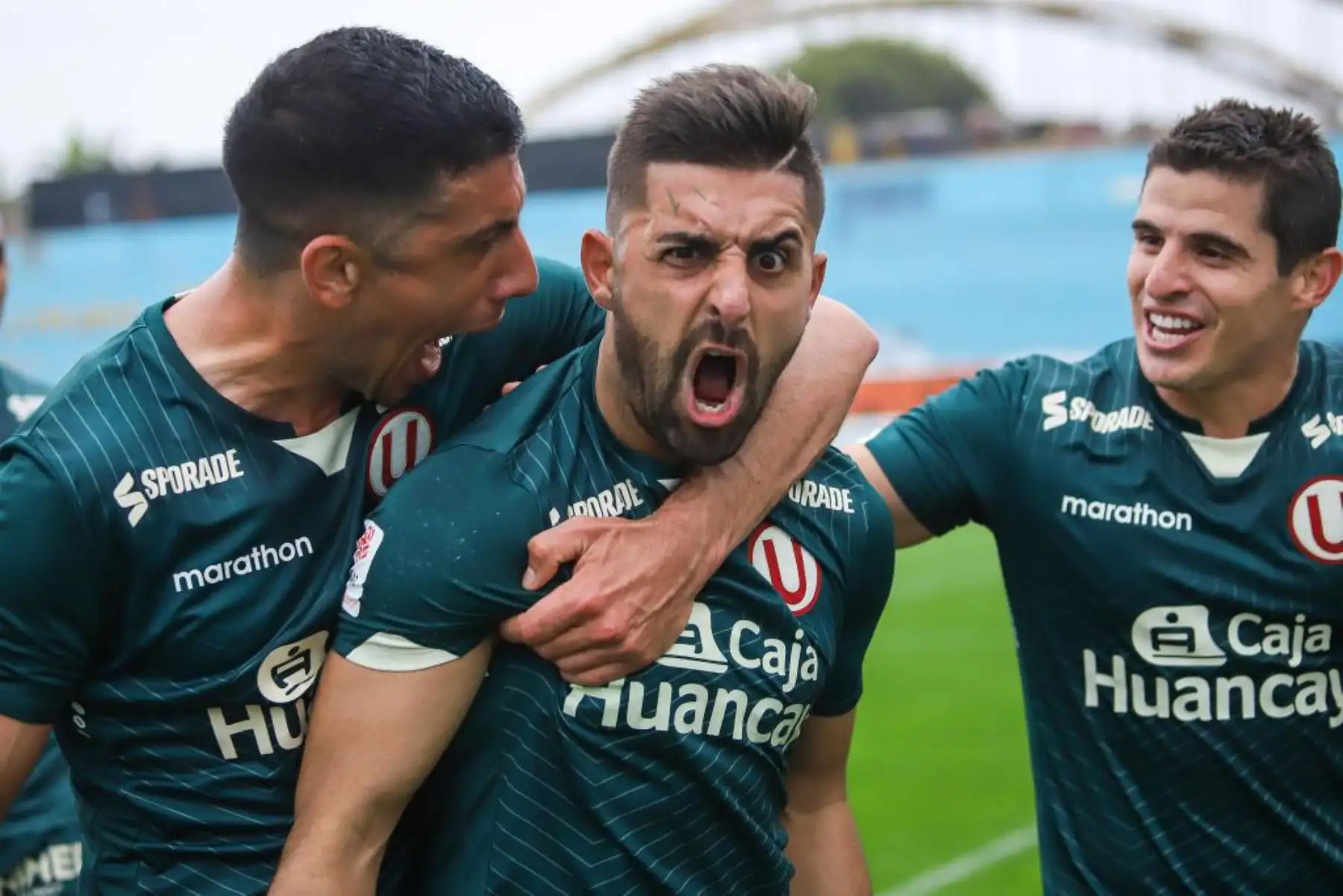 Luis Urruti celebra el 1-0 a favor de Universitario. Foto: Liga 1
