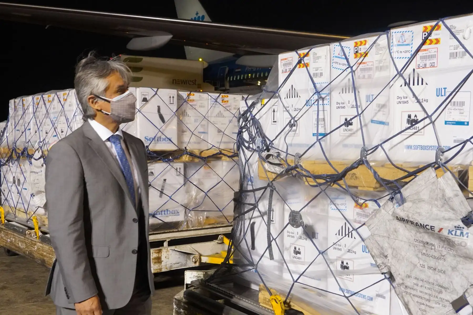 Llegó al país un lote de 748,800 dosis de vacunas contra la covid-19 que forman parte de las 13 millones que llegarán durante setiembre para proteger a los peruanos de una posible tercera ola de la covid-19. Foto: Minsa