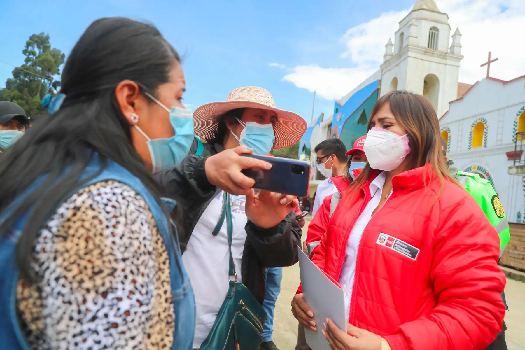 El Ministerio de Transportes y Comunicaciones (MTC) conformará una mesa técnica para reiniciar los trabajos en la carretera Palca-Jauja. Este fue uno de los acuerdos a los que se arribaron hoy en la reunión realizada en la Municipalidad de Yauli, en Junín, en la cual tuvo una participación decisiva la viceministra de Transportes, Verónica Cáceres. Con ello, se levantó el bloqueo que se venía realizando en un sector de la Carretera Central. Foto: MTC