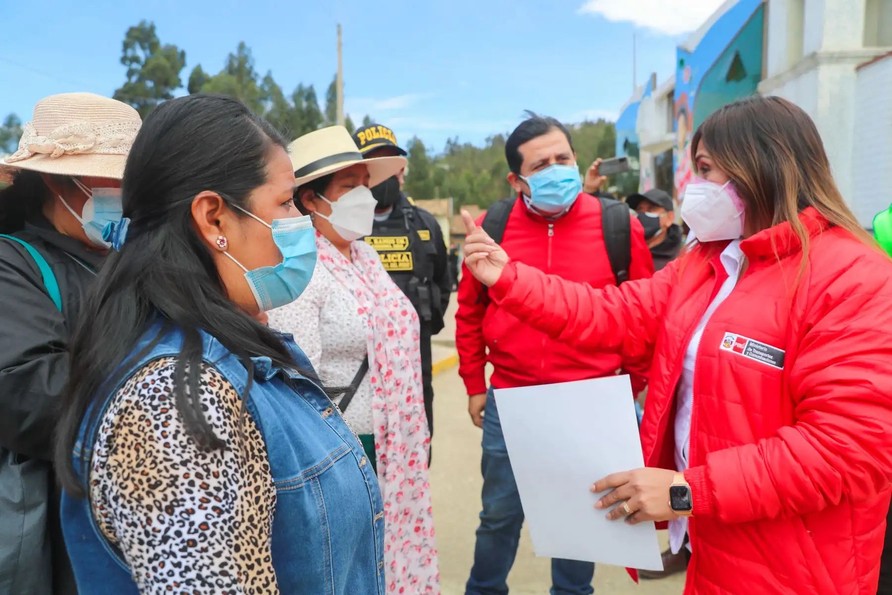 El Ministerio de Transportes y Comunicaciones (MTC) conformará una mesa técnica para reiniciar los trabajos en la carretera Palca-Jauja. Este fue uno de los acuerdos a los que se arribaron hoy en la reunión realizada en la Municipalidad de Yauli, en Junín, en la cual tuvo una participación decisiva la viceministra de Transportes, Verónica Cáceres. Con ello, se levantó el bloqueo que se venía realizando en un sector de la Carretera Central. Foto: MTC