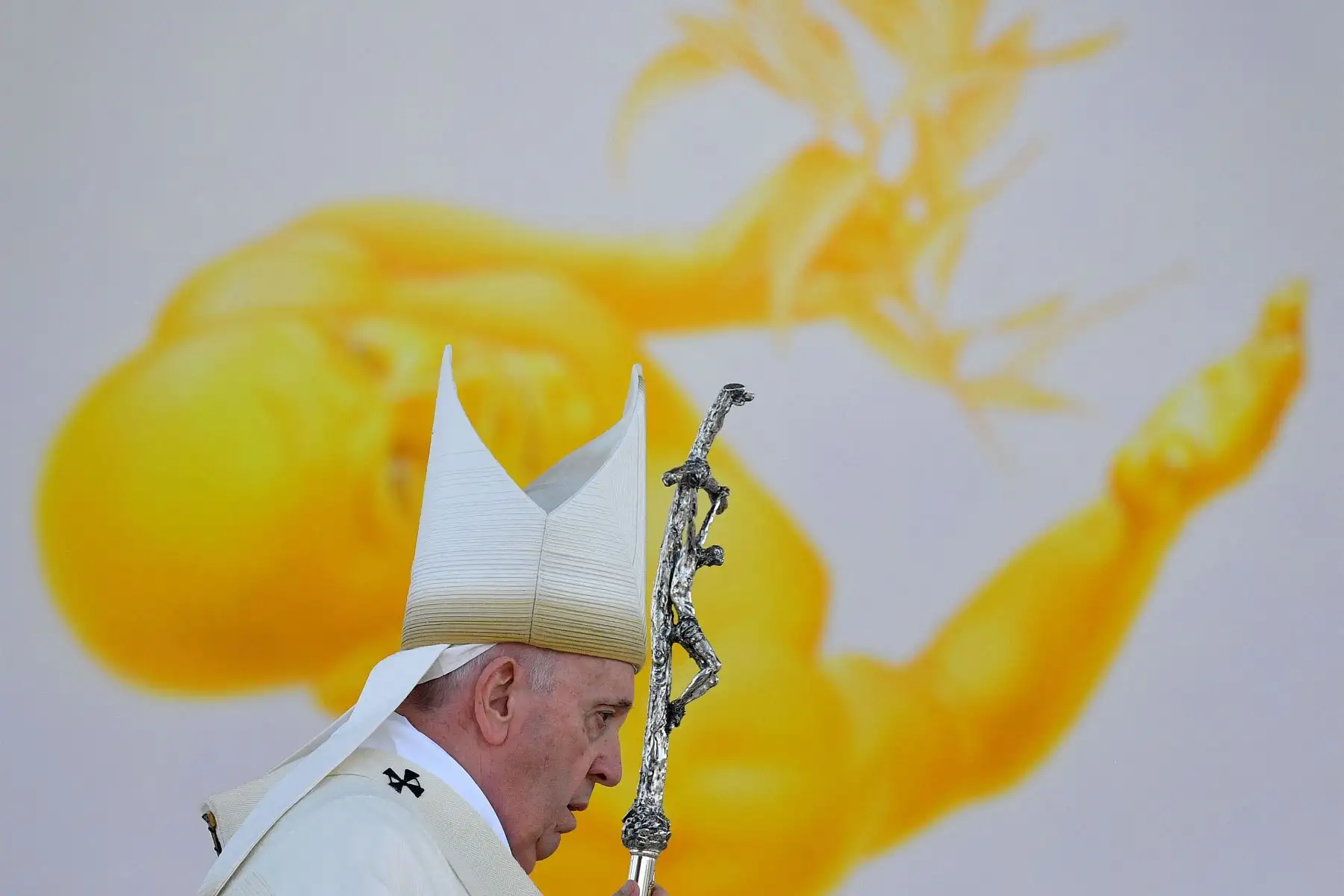 El Papa Francisco celebra una Santa Misa al aire libre en el Santuario Nacional en Sastin-Straze, a unos 70 km al norte de la capital eslovaca, Bratislava.
Foto: AFP