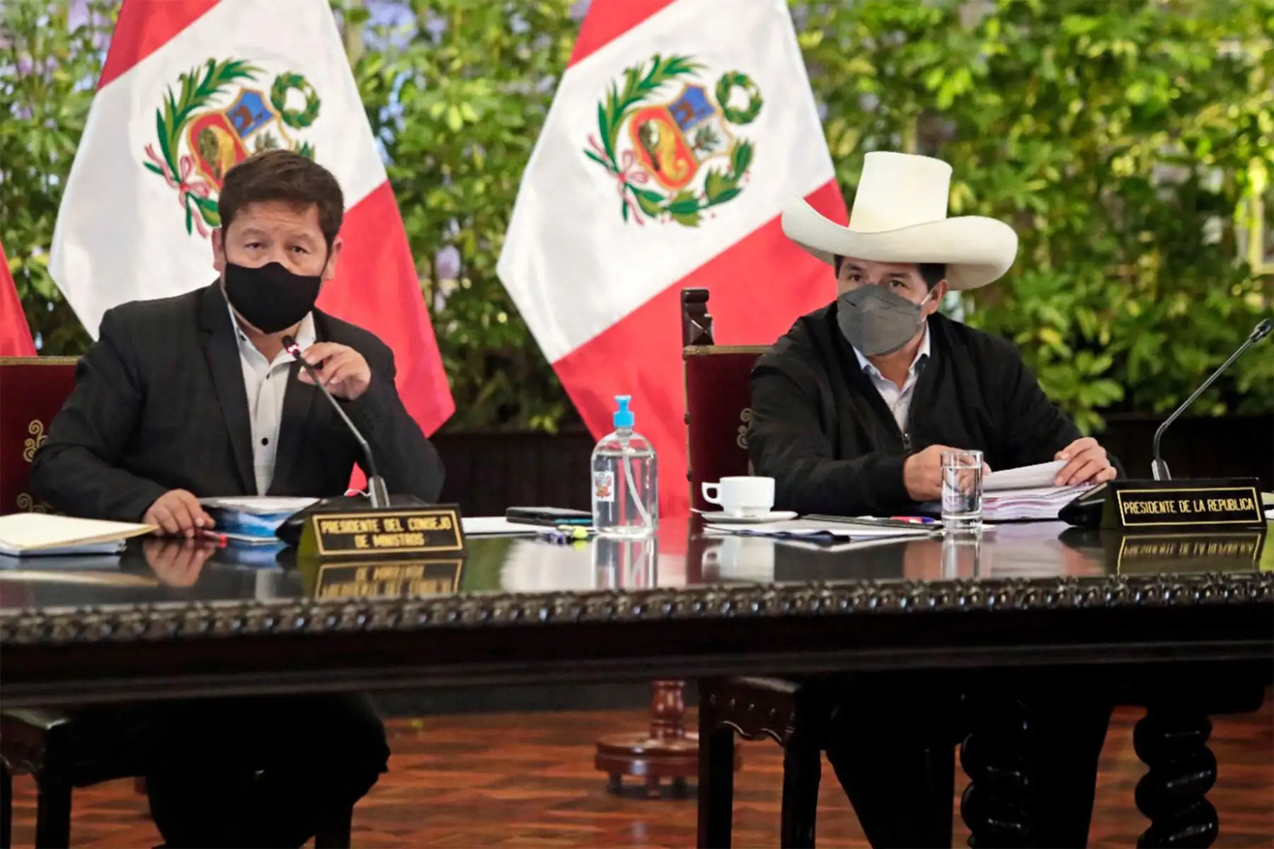 Presidente del Consejo de Ministros, Guido Bellido , participa del Consejo de Ministros encabezado por el Presidente de la República, Pedro Castillo. En la sesión, se tratan los avances en cada sector y se articulan nuevas acciones para continuar impulsando el desarrollo del país.
Foto: PCM