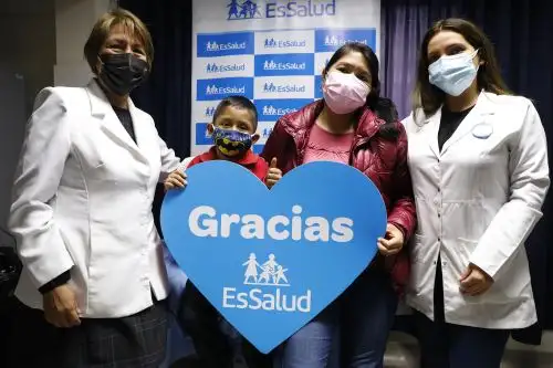 Especialistas del hospital Almenara emplearon quimioterapia intraarterial para evitar que menor pierda el ojo debido a un retinoblastoma que también puso en riesgo su vida. Foto: EsSalud.