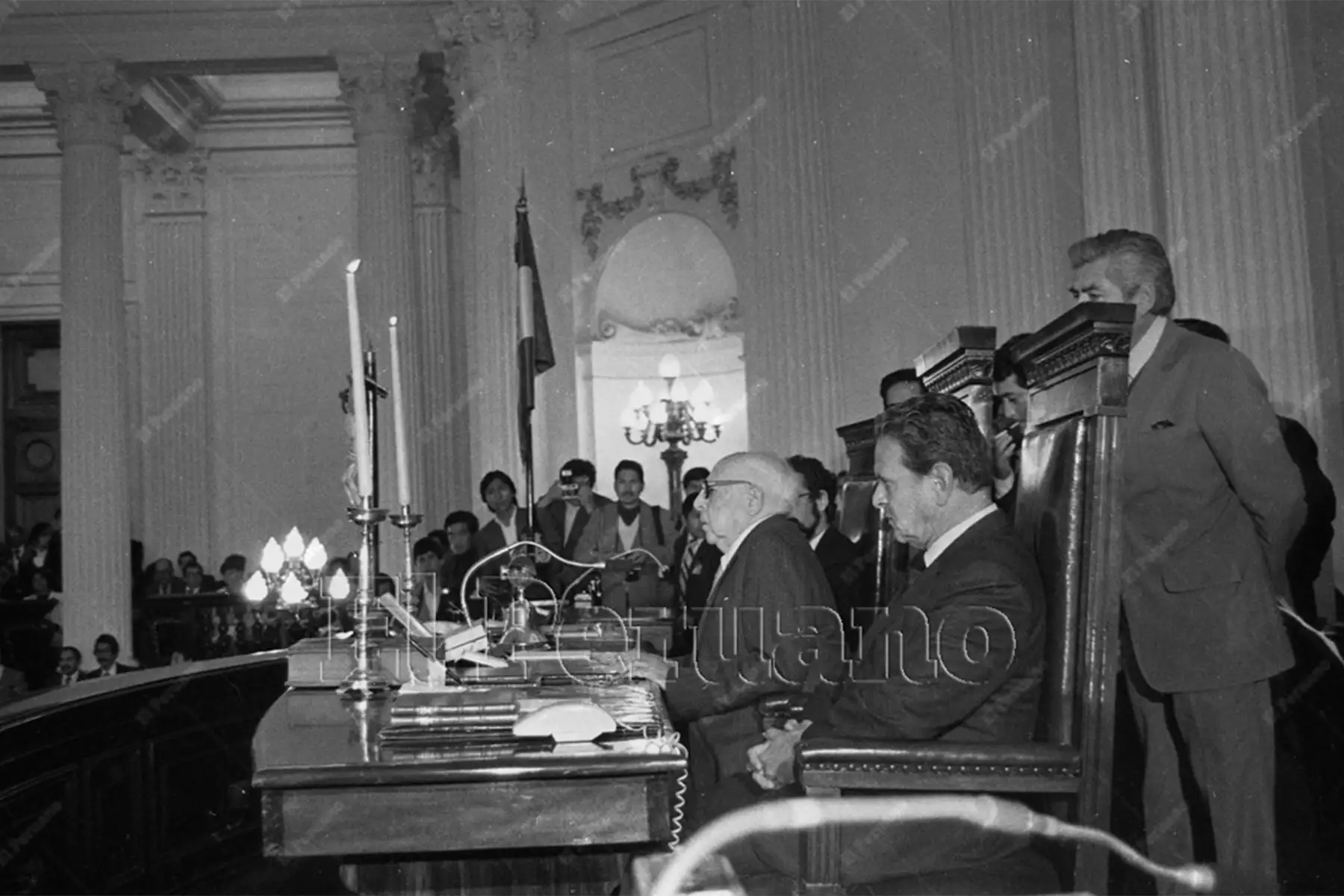 Lima - 12 julio 1985 / El doctor Luis Alberto Sánchez asumió la presidencia de la Junta Preparatoria del Senado de la República, que también integran Javier Diez  Canseco Cisneros y Felipe Osterling Parodi, y tomó juramento a los senadores. 
Foto: Archivo Histórico de El Peruano / Bernabé Wong