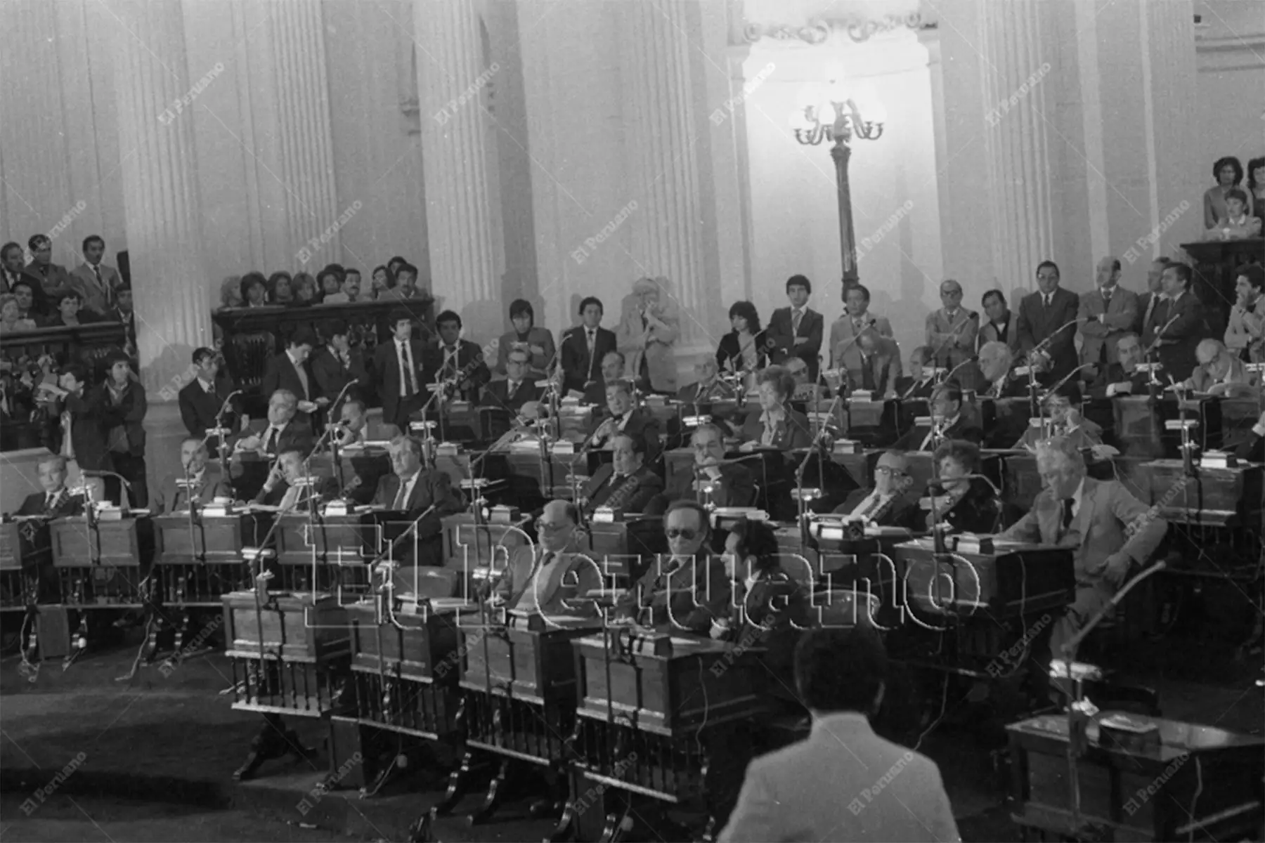 Lima - 12 julio 1985 / Instalación de la Junta Preparatoria de la Cámara de Senadores. 
Foto: Archivo Histórico de El Peruano / Bernabé Wong