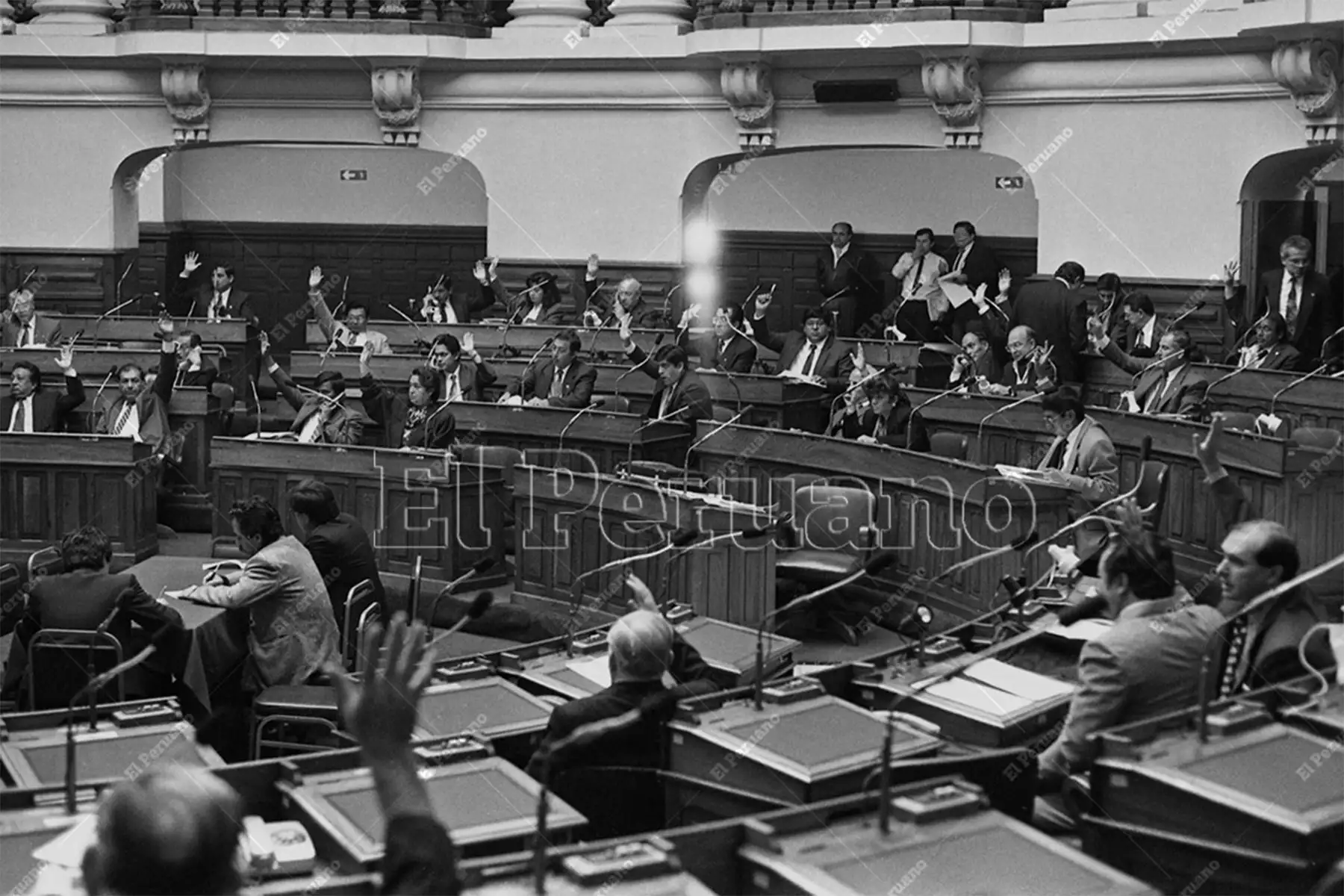 Lima - 13 octubre 1993 / Debate en el pleno del Congreso Constituyente Democrático (CCD).
Foto: Archivo Histórico de El Peruano / Leoncio Mariscal